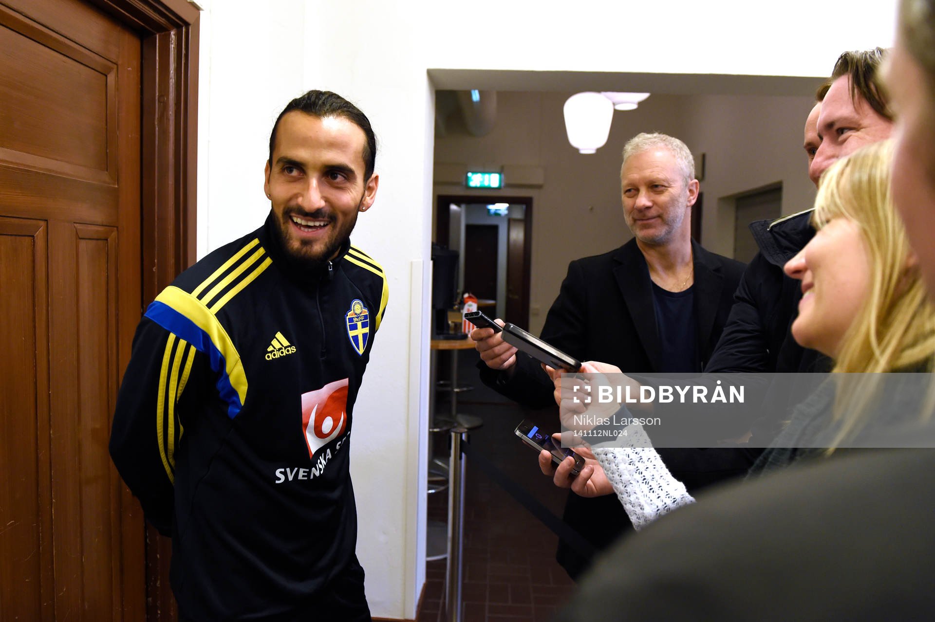 Sveriges Erkan Zengin pratar med media
