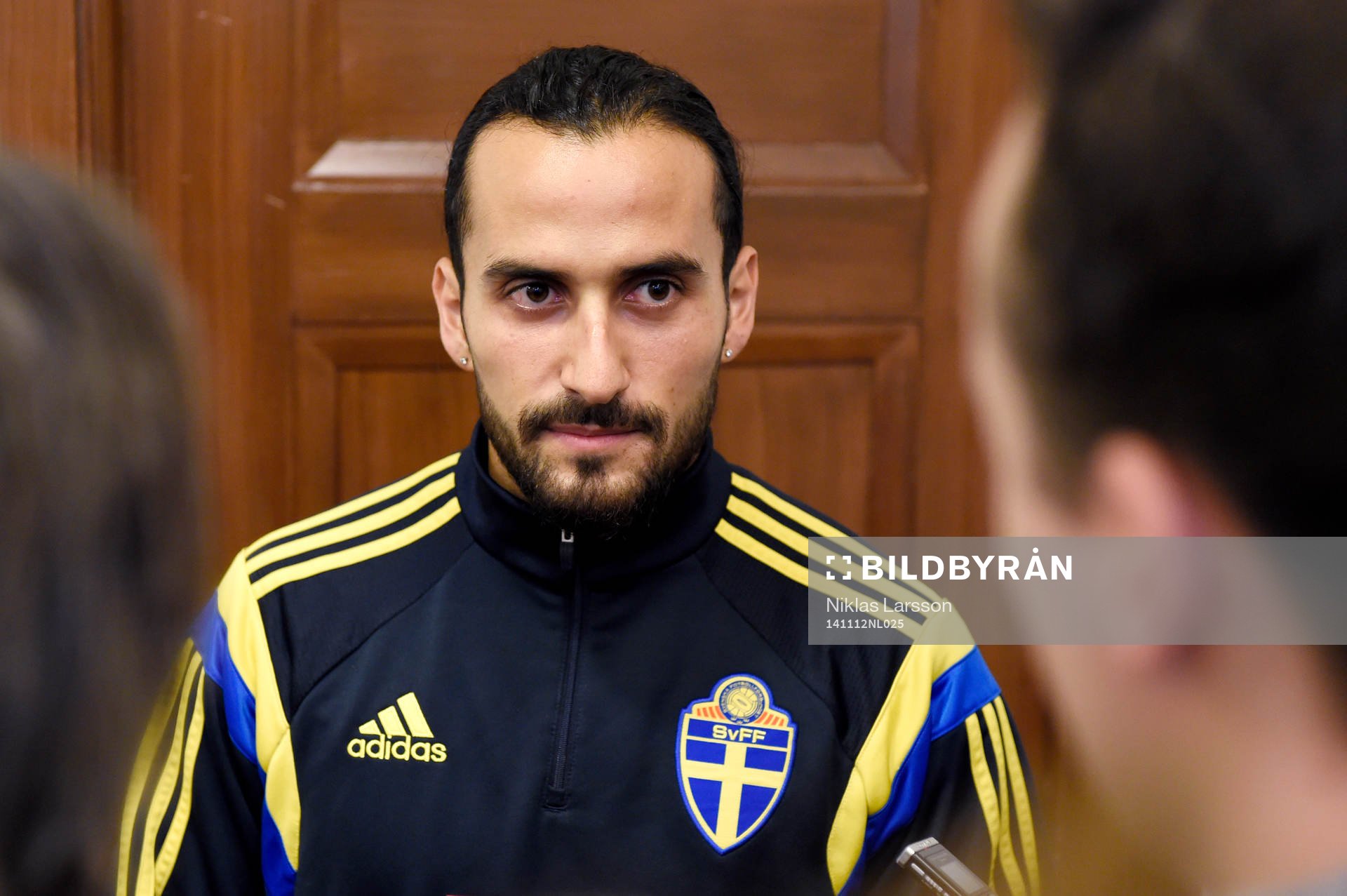 Sveriges Erkan Zengin pratar med media
