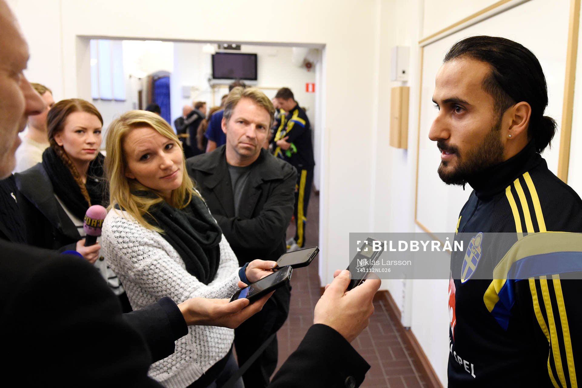 Sveriges Erkan Zengin pratar med media