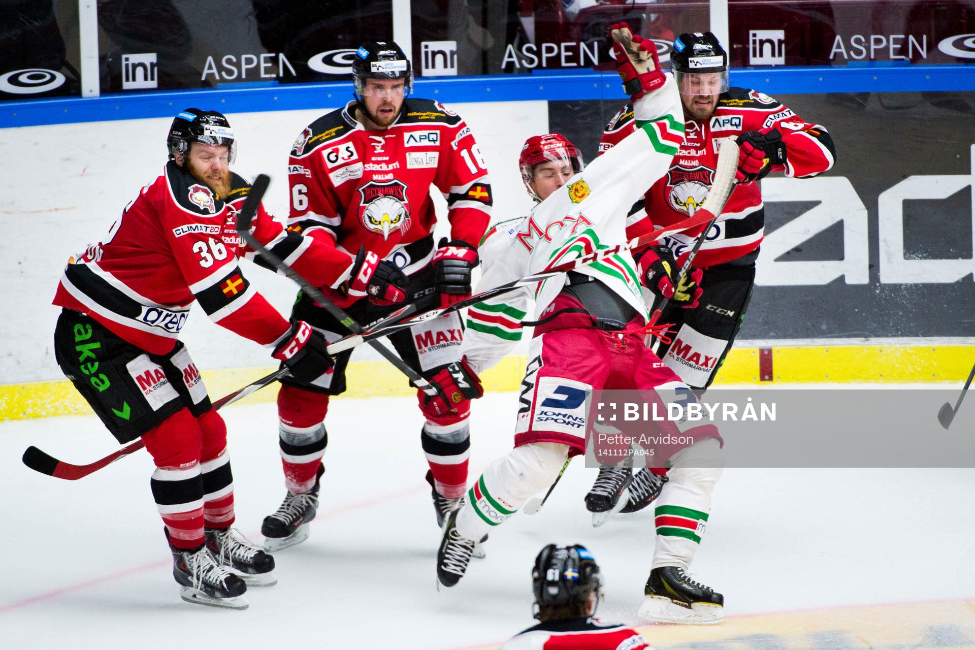 Moras Robin Johansson faller
