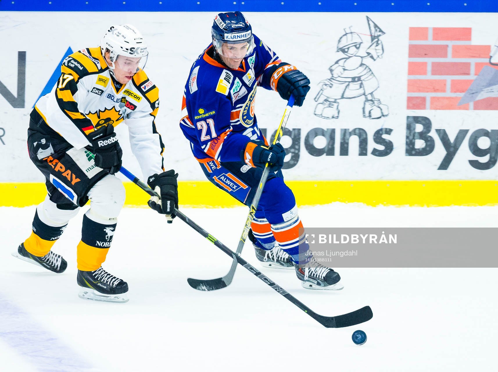 Skellefteås Pär Lindholm jagar Växjös Cory Murphy