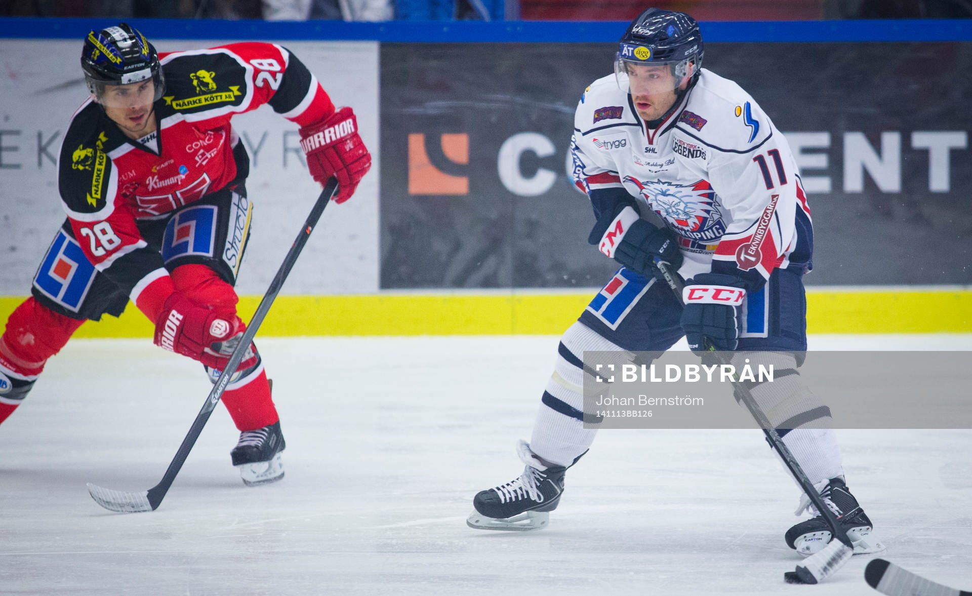 Örebros Tim Wallace mot Linköpings Jacob Micflikier