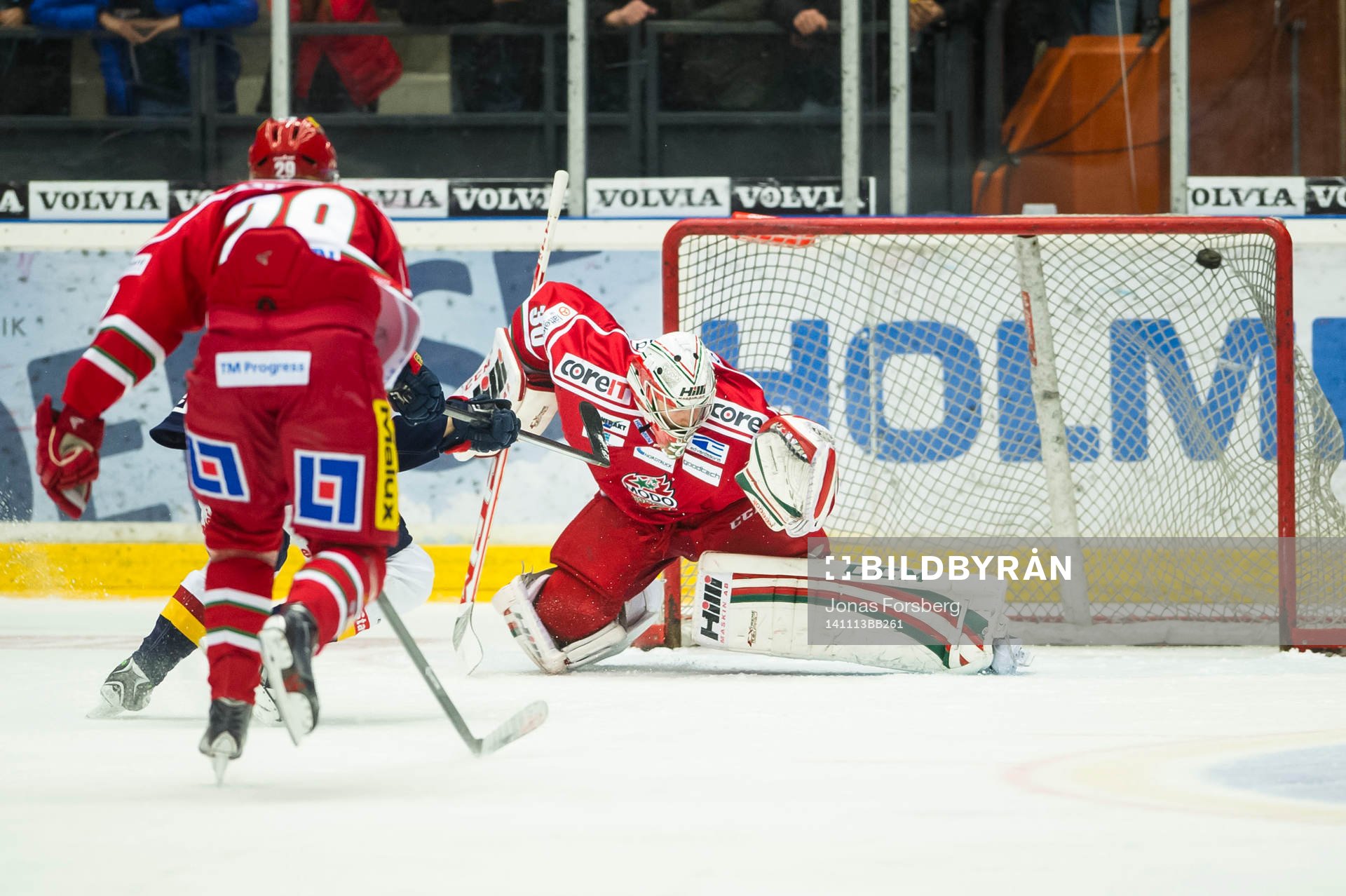 Djurgårdens Marcus Sörensen gör 1-2 målet på Modos