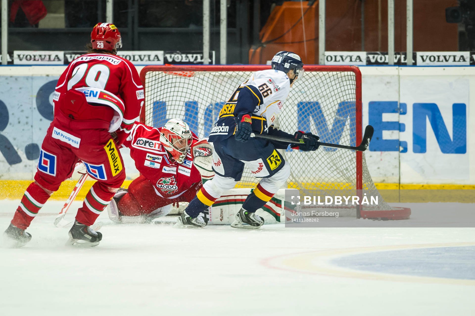 Djurgårdens Marcus Sörensen gör 1-2 målet på Modos