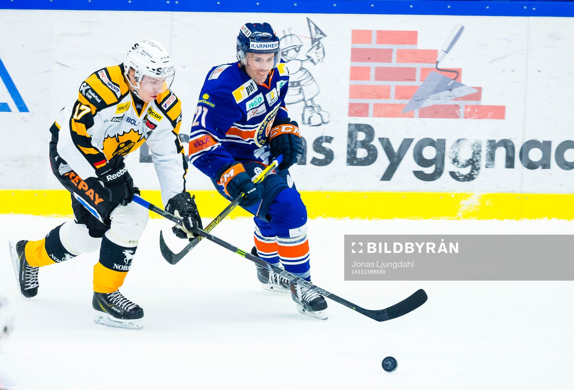 Skellefteås Pär Lindholm jagar Växjös Cory Murphy