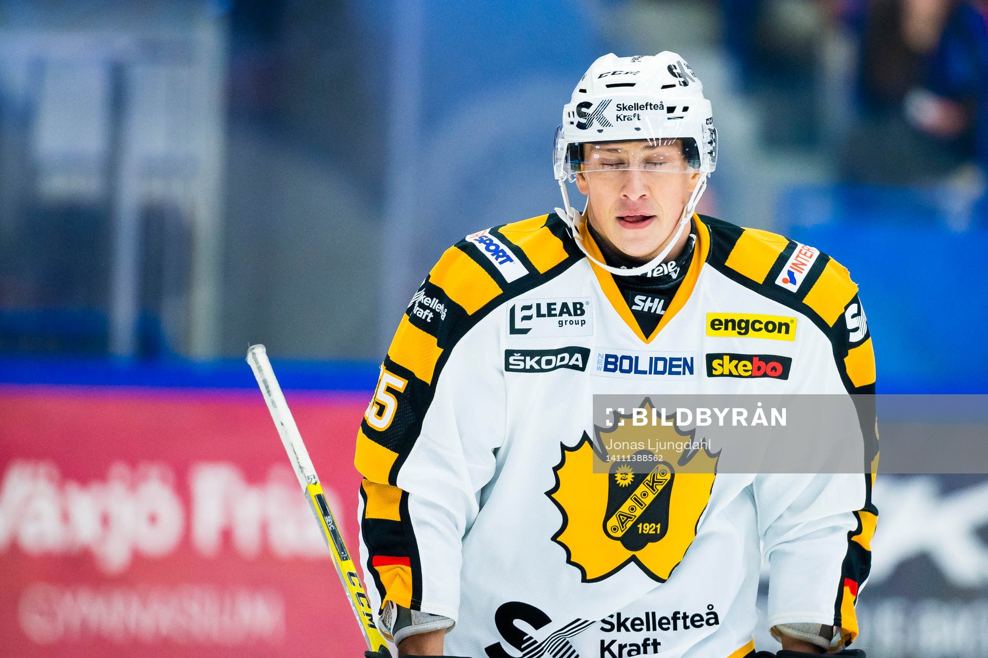Skellefteås Martin Sevc blundar