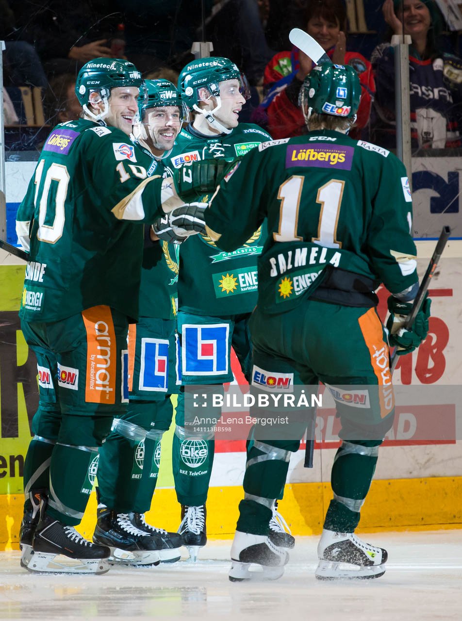 Färjestads Milan Gulas gör 3-2 och firar