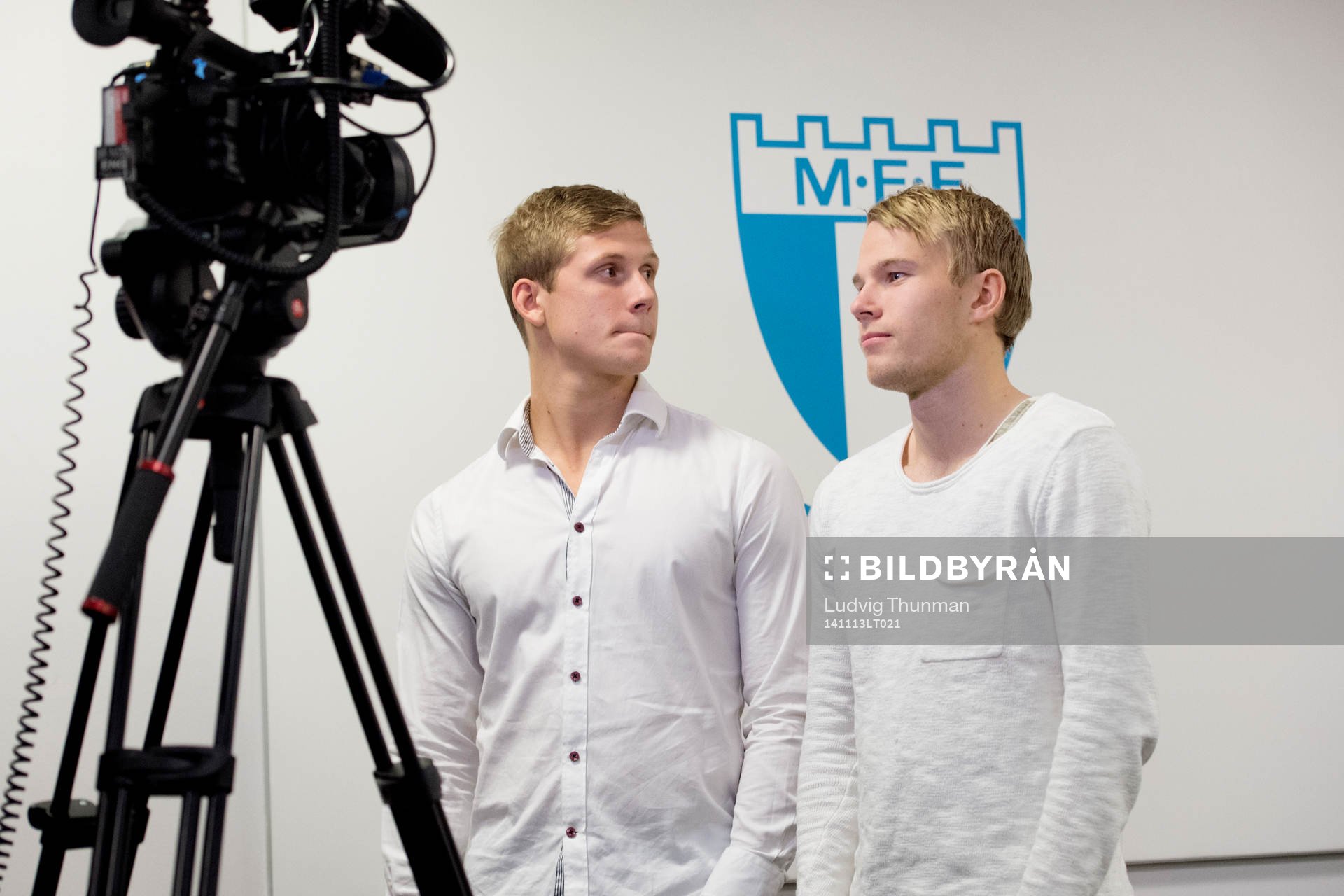 Erik Andersson och Oscar Lewicki väntar på att