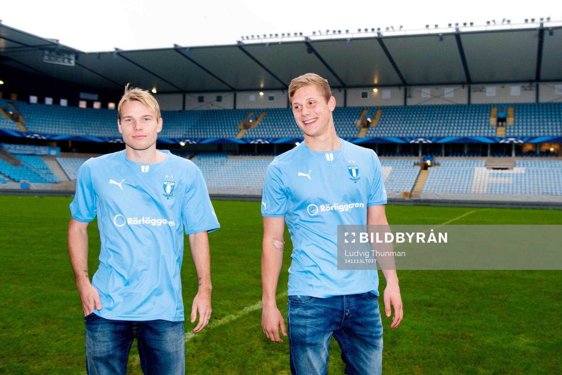 Oscar Lewicki och Erik Andersson poserar för ett porträtt efter en presskonferens där Malmö FF presenterar nya spelare den 13 november 2014 i Malmö.