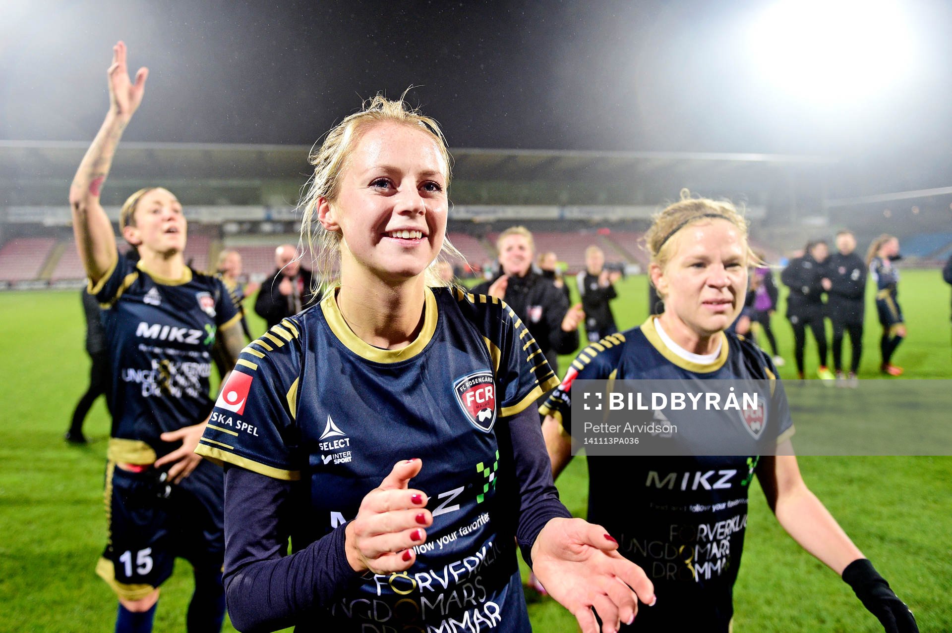 Rosengårds Amanda Ilestedt och Katrin Schmidt firar