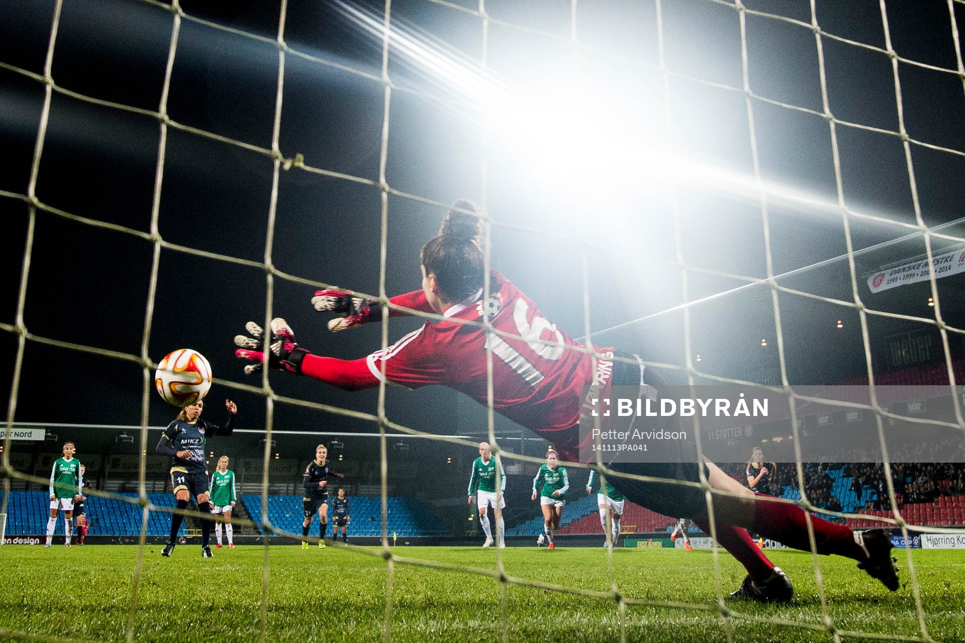 Rosengårds Marta Viera Da Silva gör 0-1 på straff bakom