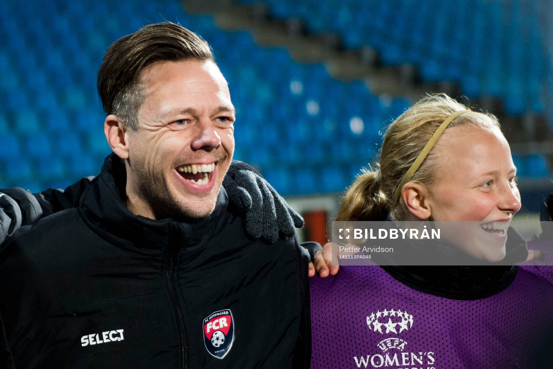 Rosengårds tränare Markus Tilly skrattar