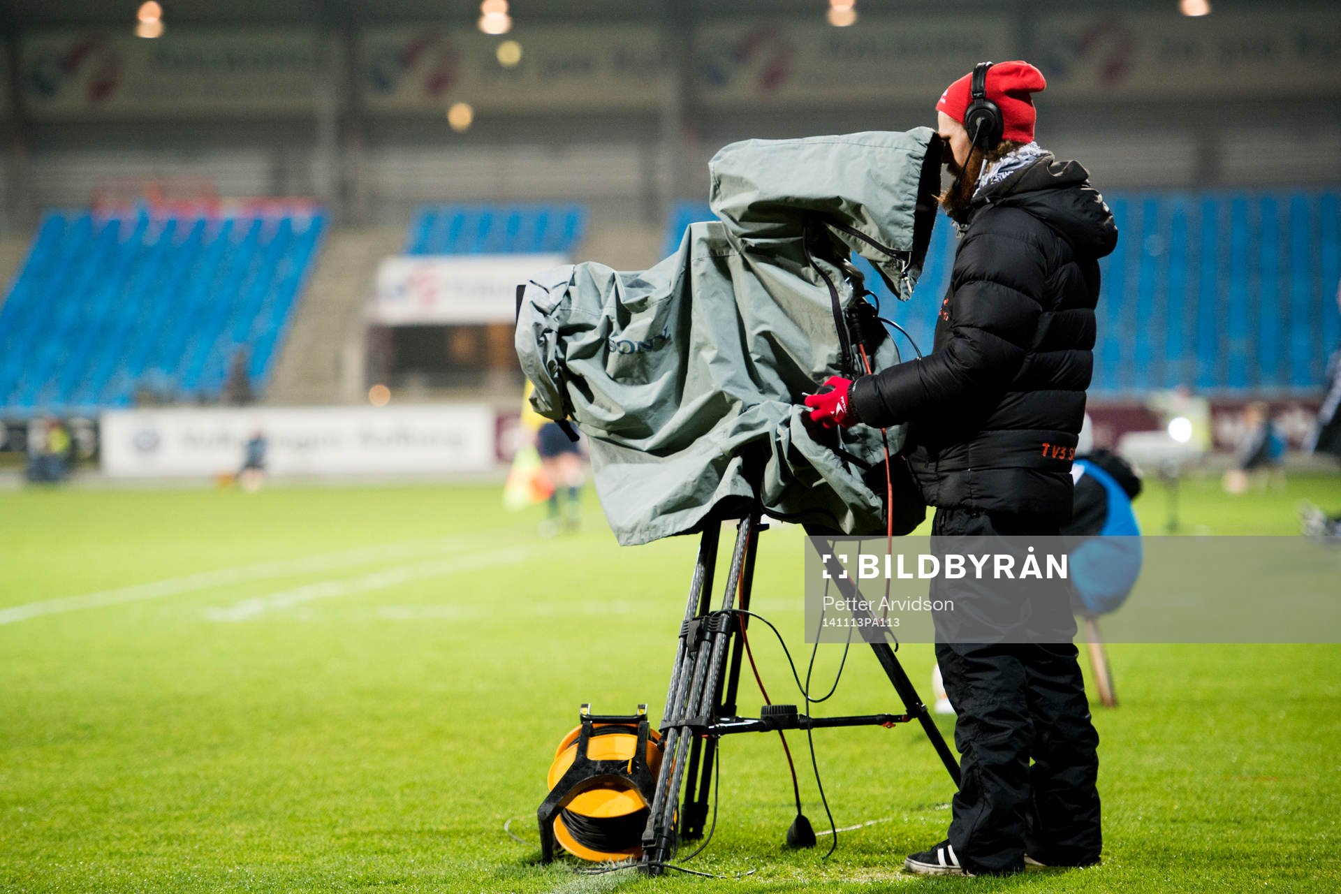TV sänder fotbollsmatchen i Champions League mellan