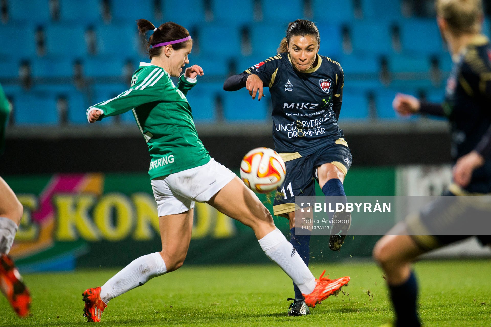 Rosengårds Marta Viera Da Silva skjuter framför Fortuna