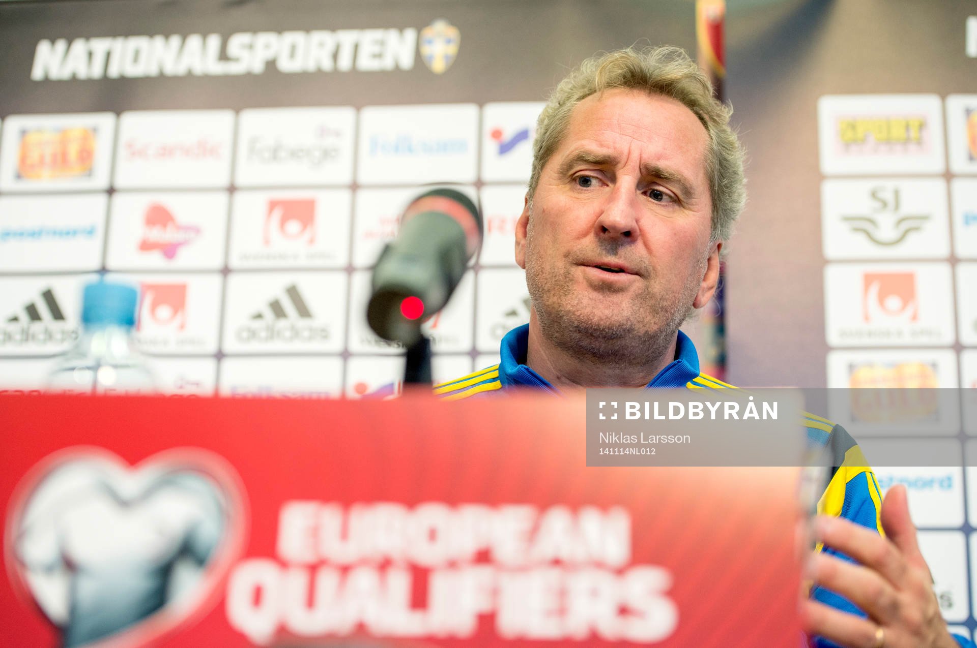 Sveriges förbundskapten Erik Hamrén under en presskonferens med det Svenska fotbollslandslaget den 14 november 2014 i Podgorica.
