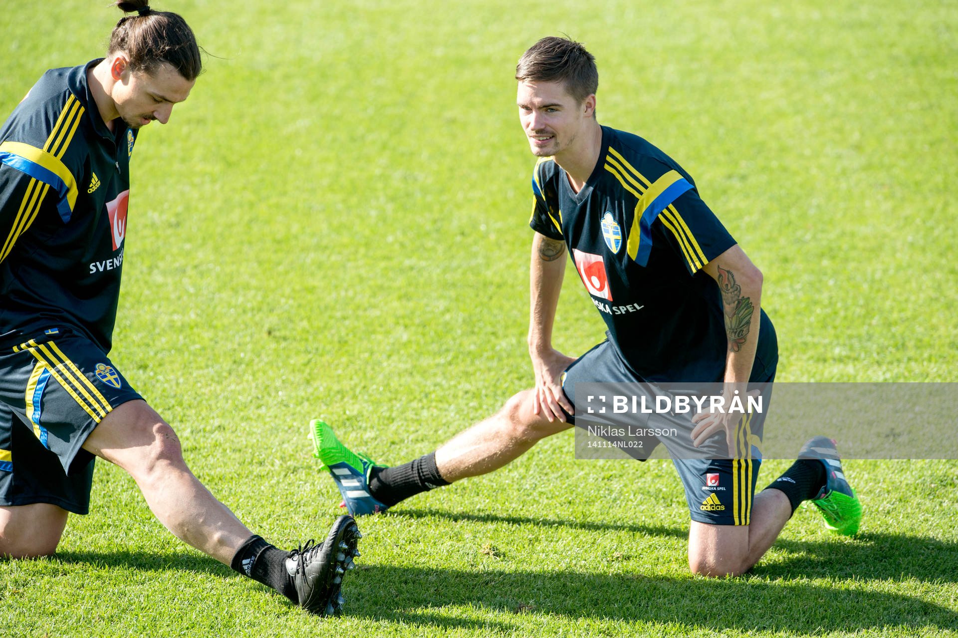 Sveriges Zlatan Ibrahimovic och Mikael Lustig
