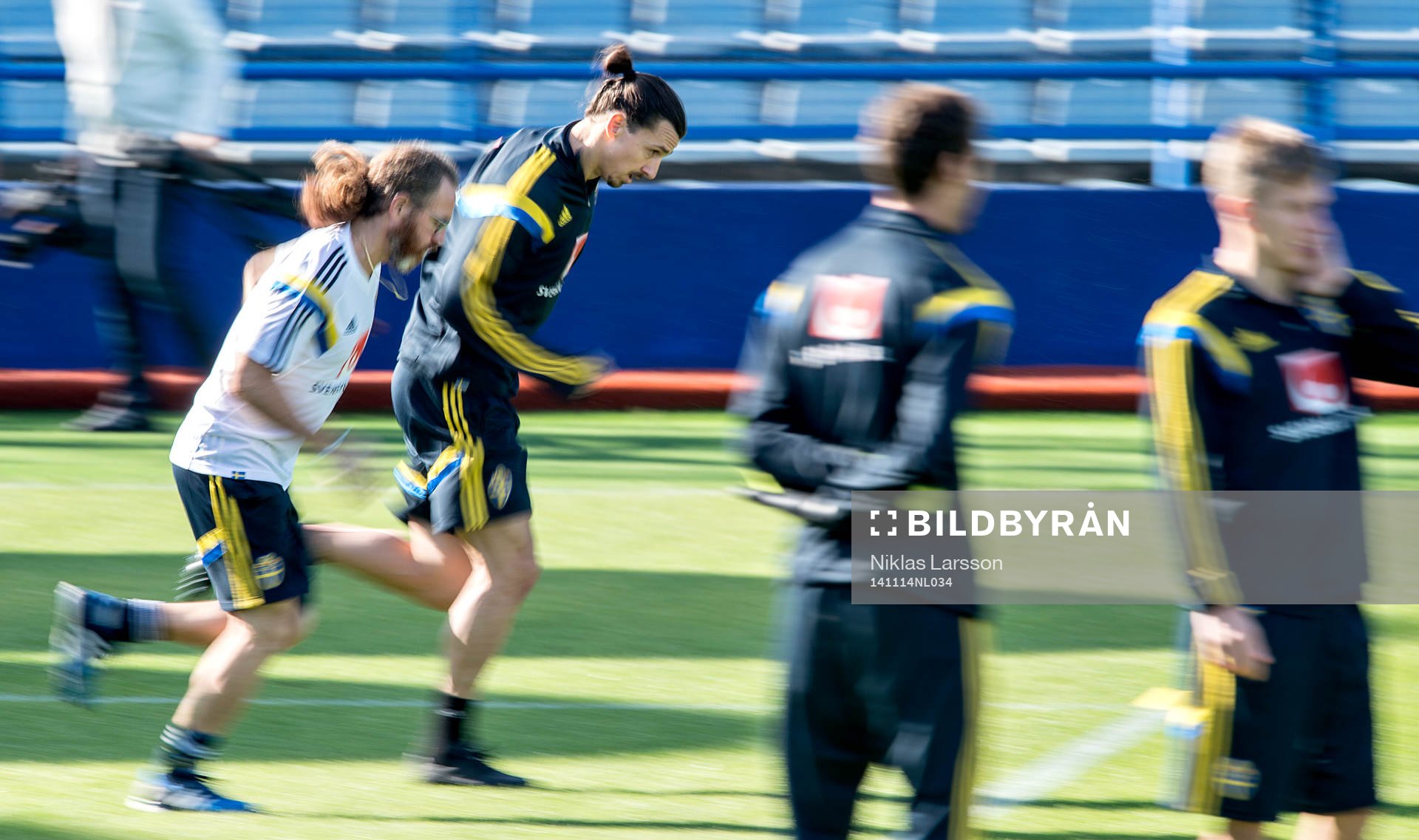 Sveriges Zlatan Ibrahimovic med sjukgymnast Richard Dahan