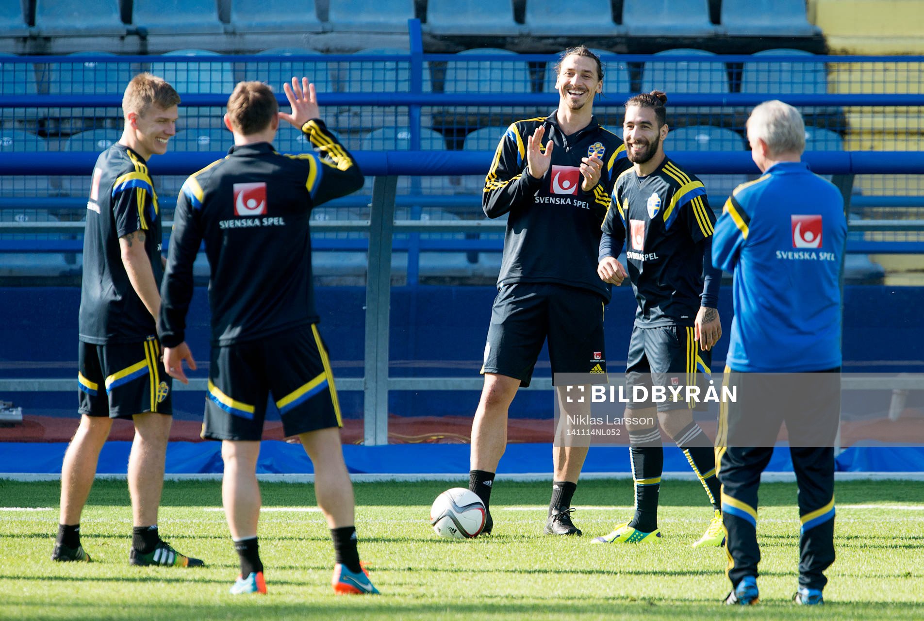 Sveriges Zlatan Ibrahimovic och Jimmy Durmaz