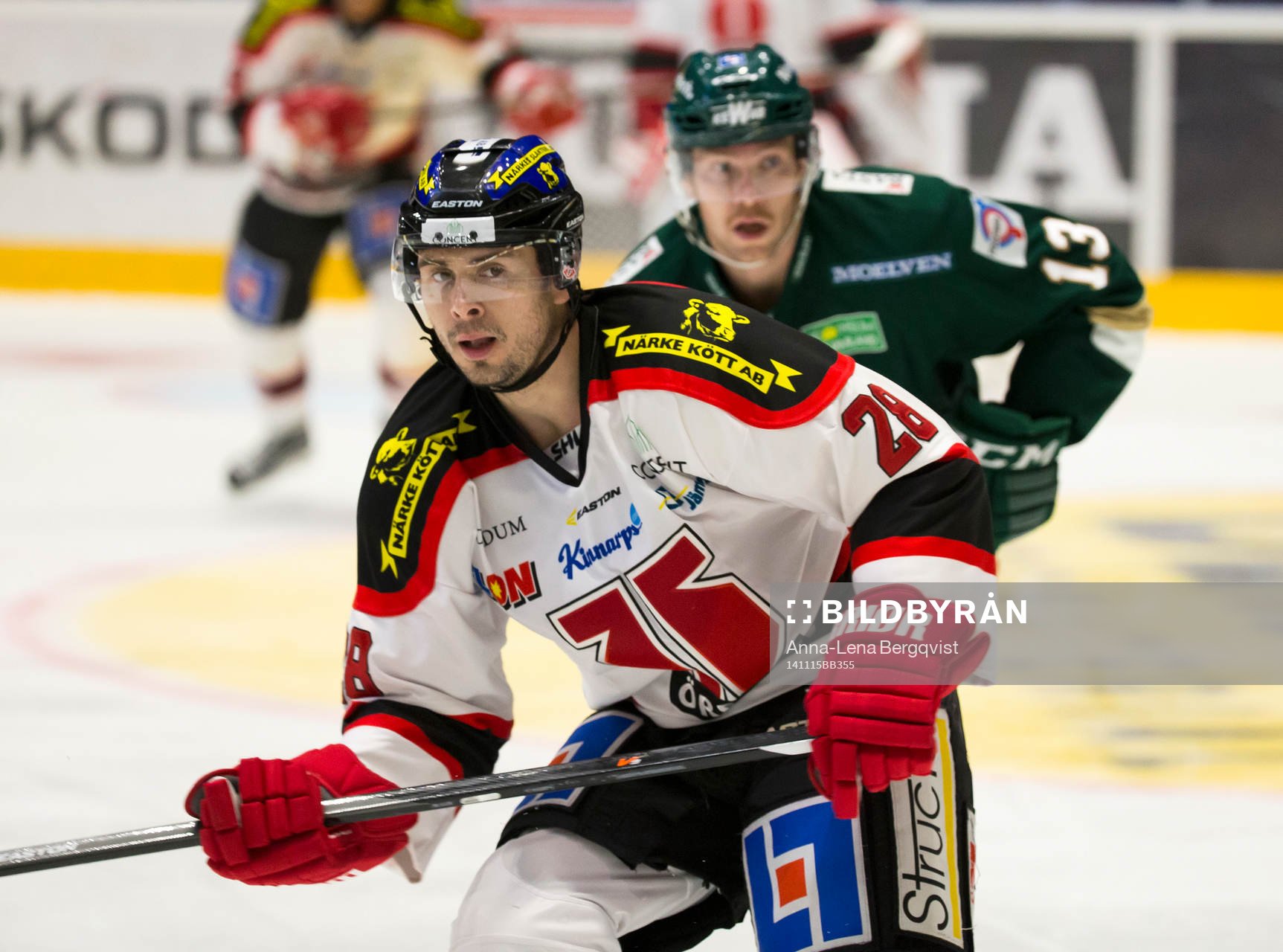 Örebros Tim Wallace och Färjestads Linus Persson