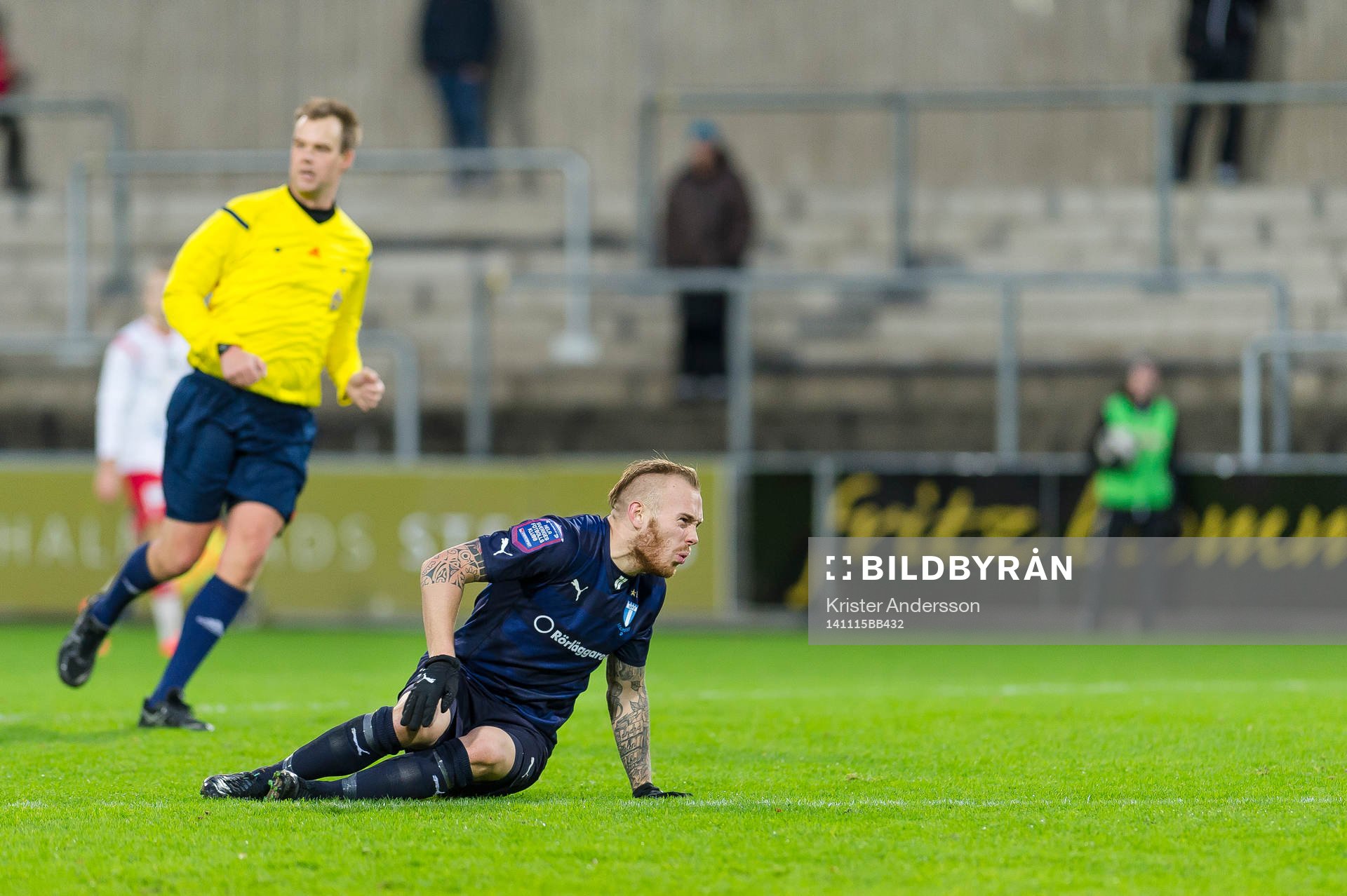 Malmö FFs Magnus Eriksson gör sig illa