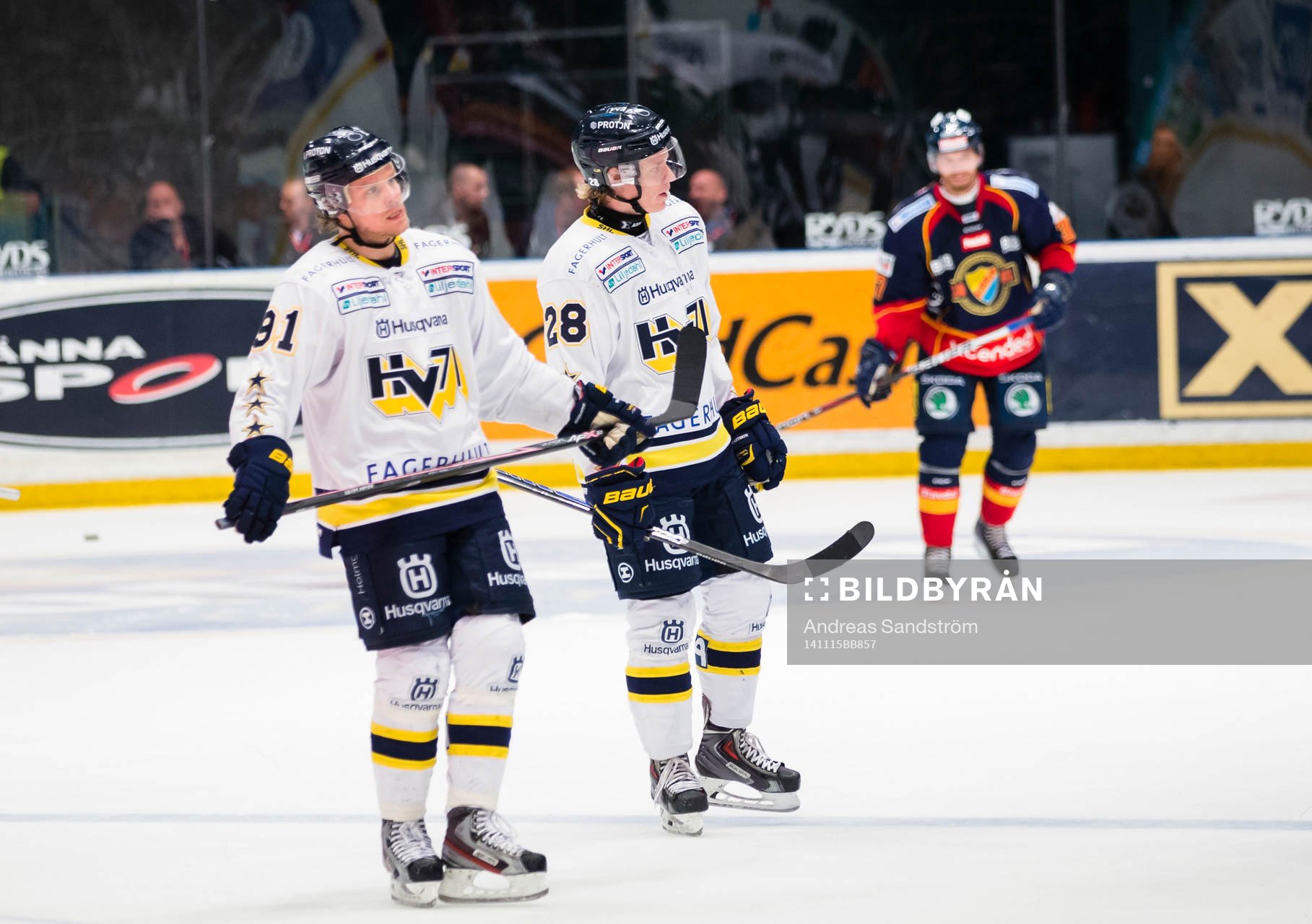 s Andreas Jämtin (v) och Anton Bengtsson ser deppiga ut