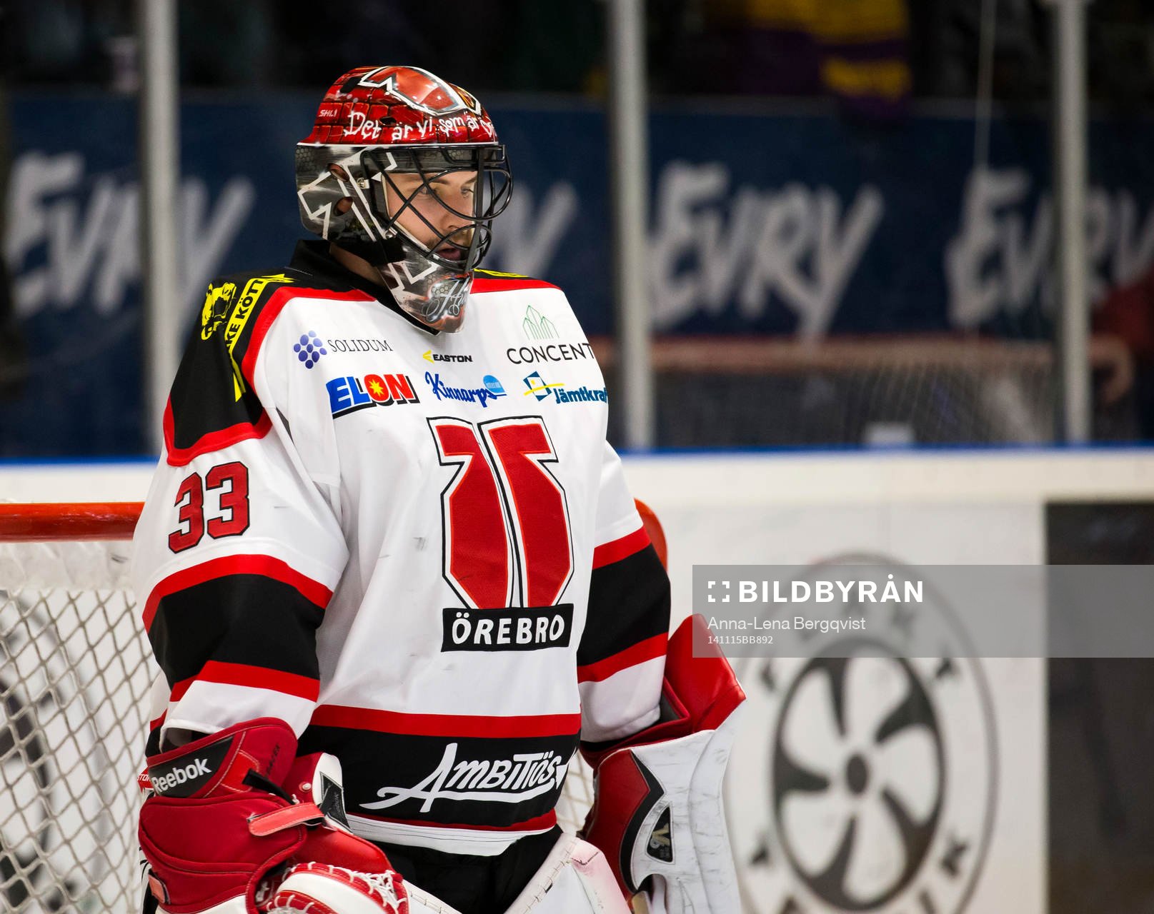 Örebros målvakt Julius Hudacek deppar