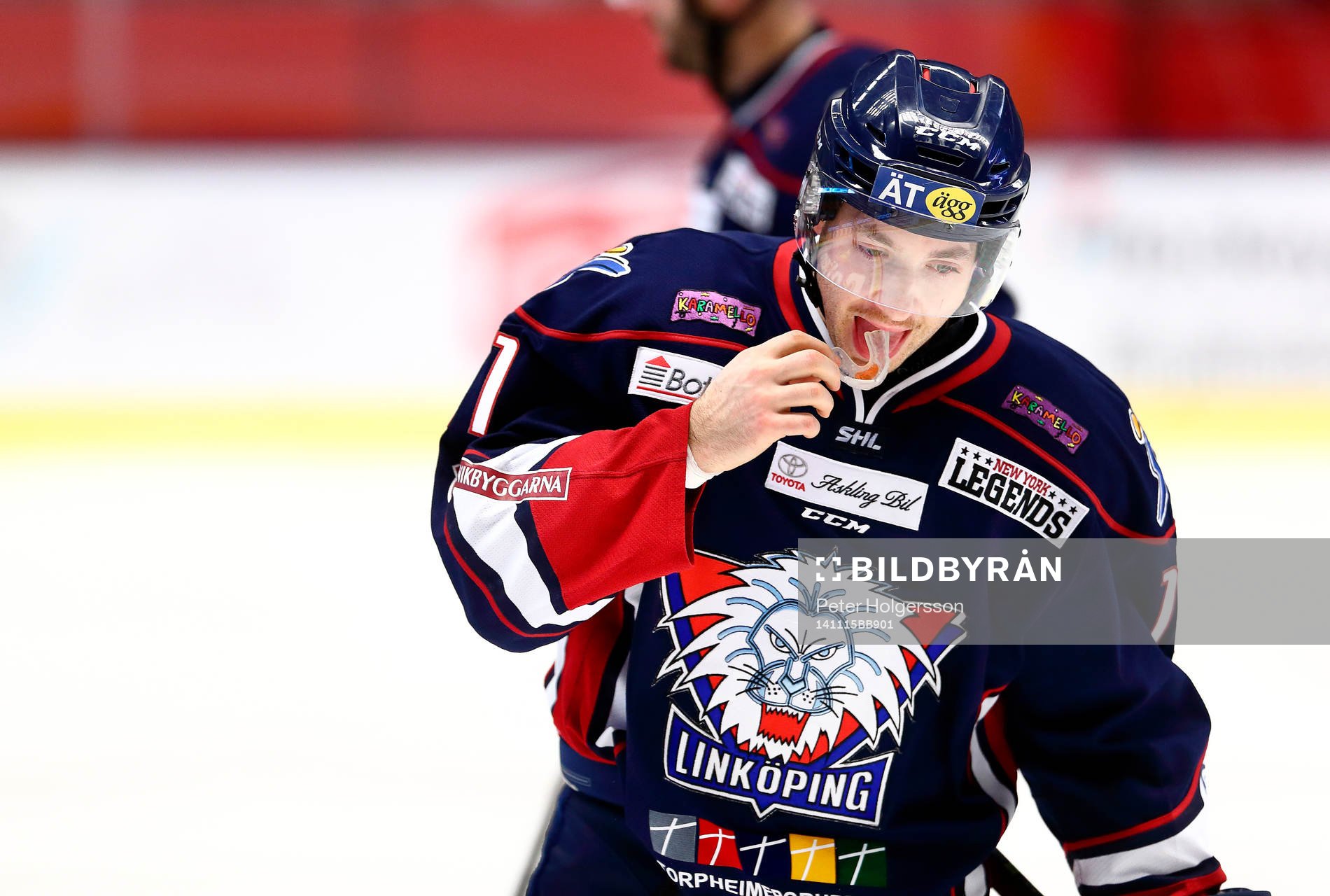 Linköpings Jacob Micflikier sätter in sitt tandskydd
