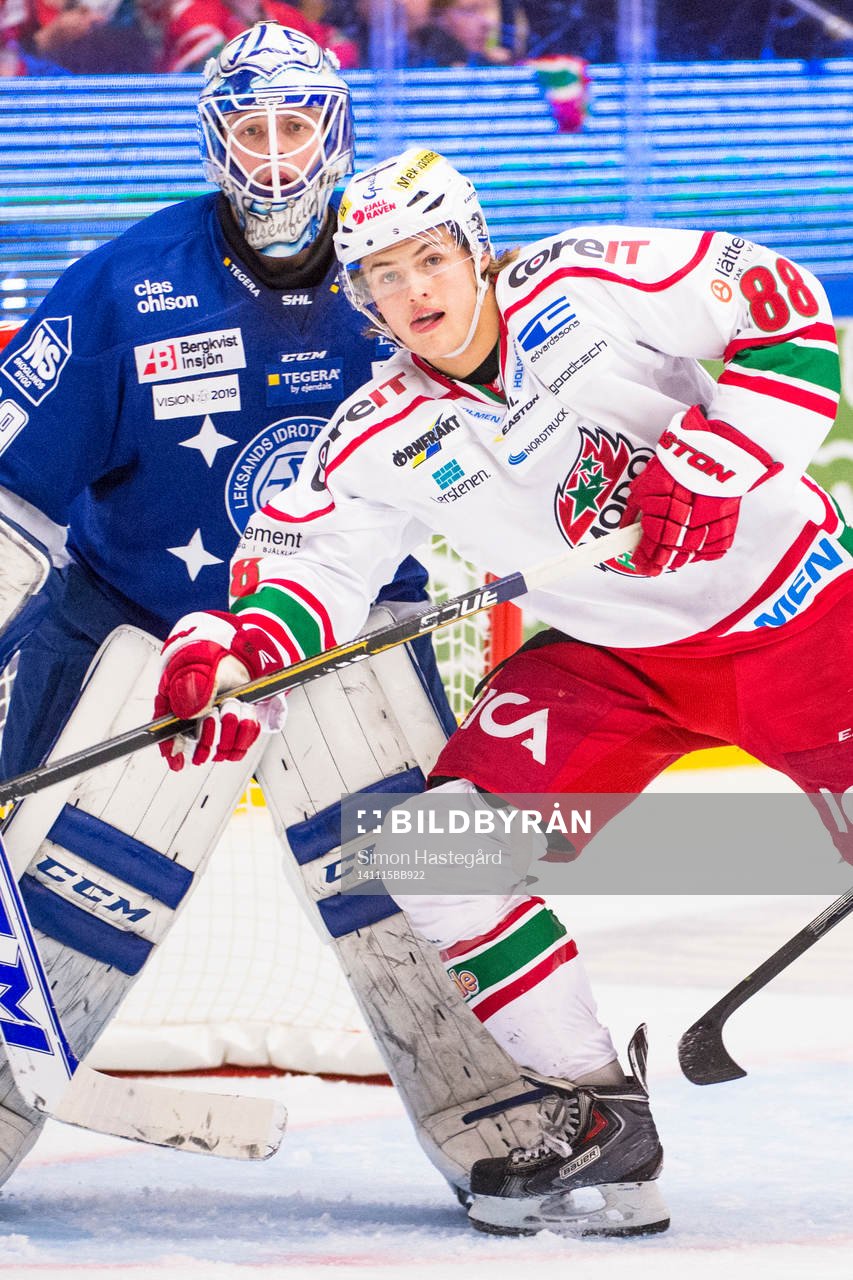 Leksands målvakt Oscar Alsenfelt och Modos William Nylander