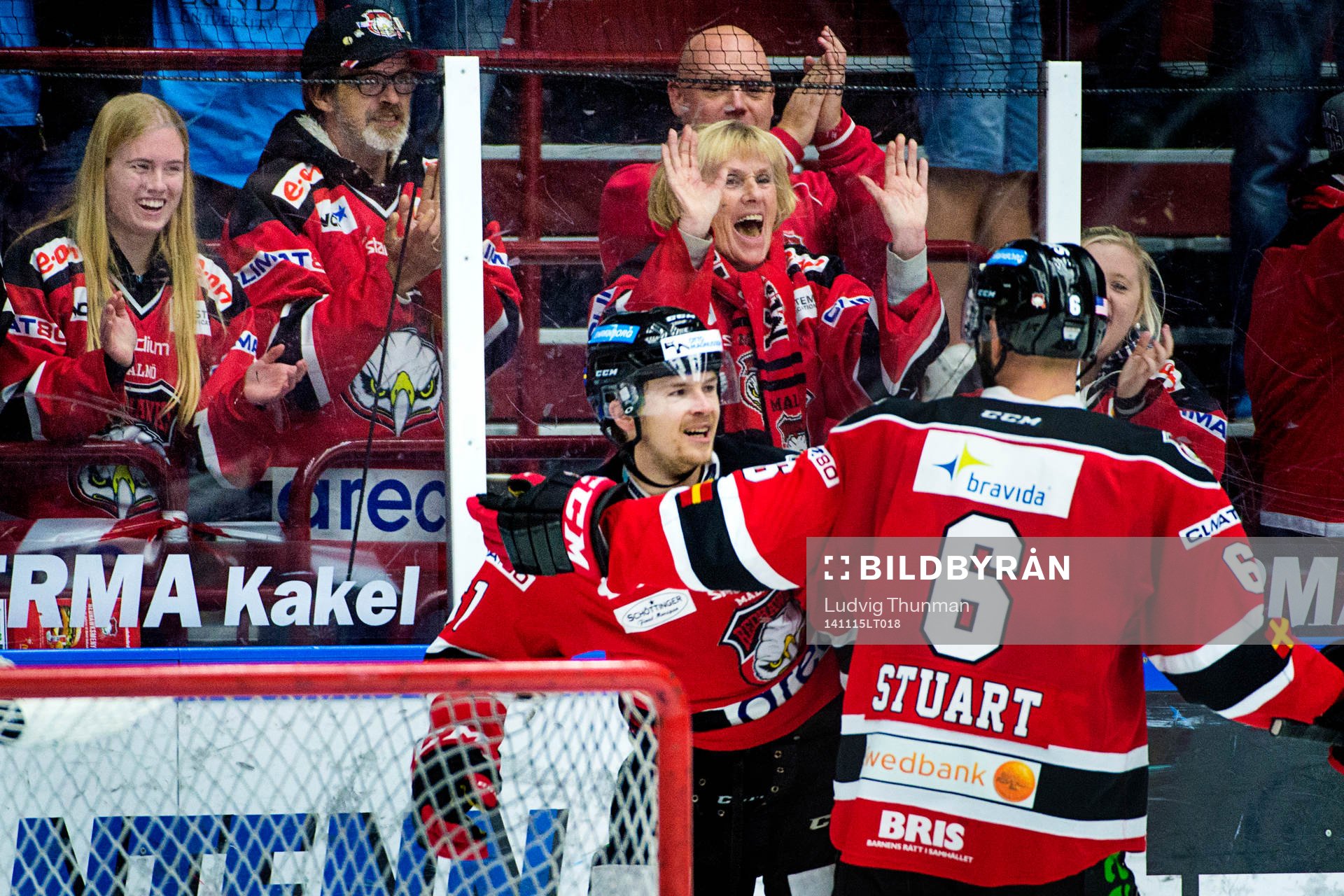Malmö Redhawks Nicklas Jadeland firas av Colin Stuart