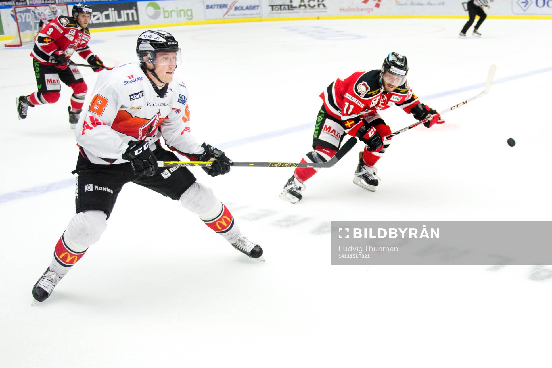 Karlskronas Emil Larsson jagas av Malmö Redhawks Joey