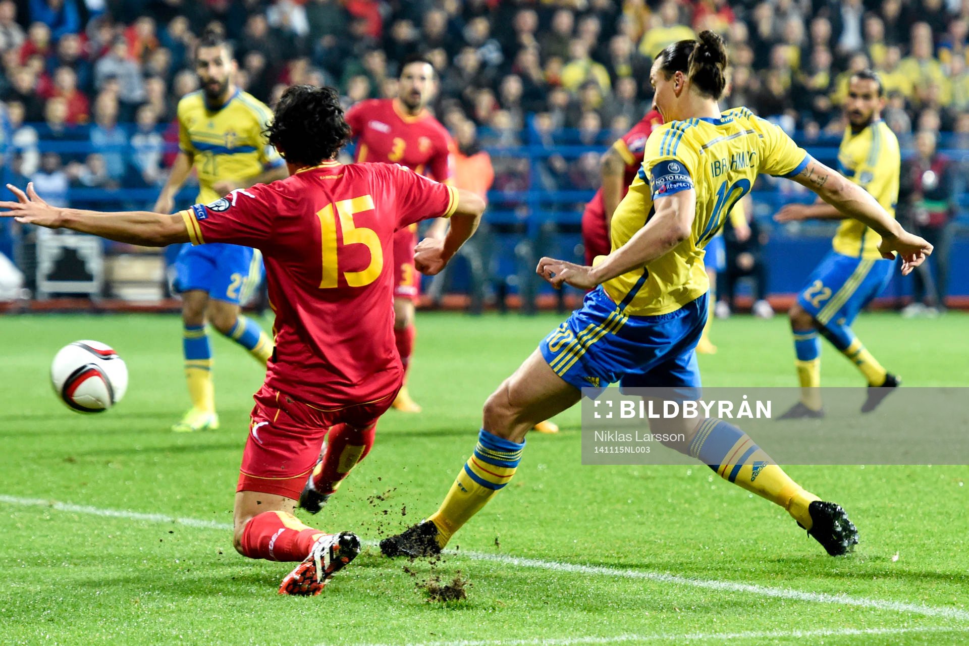 Sveriges Zlatan Ibrahimovic gör 0-1
