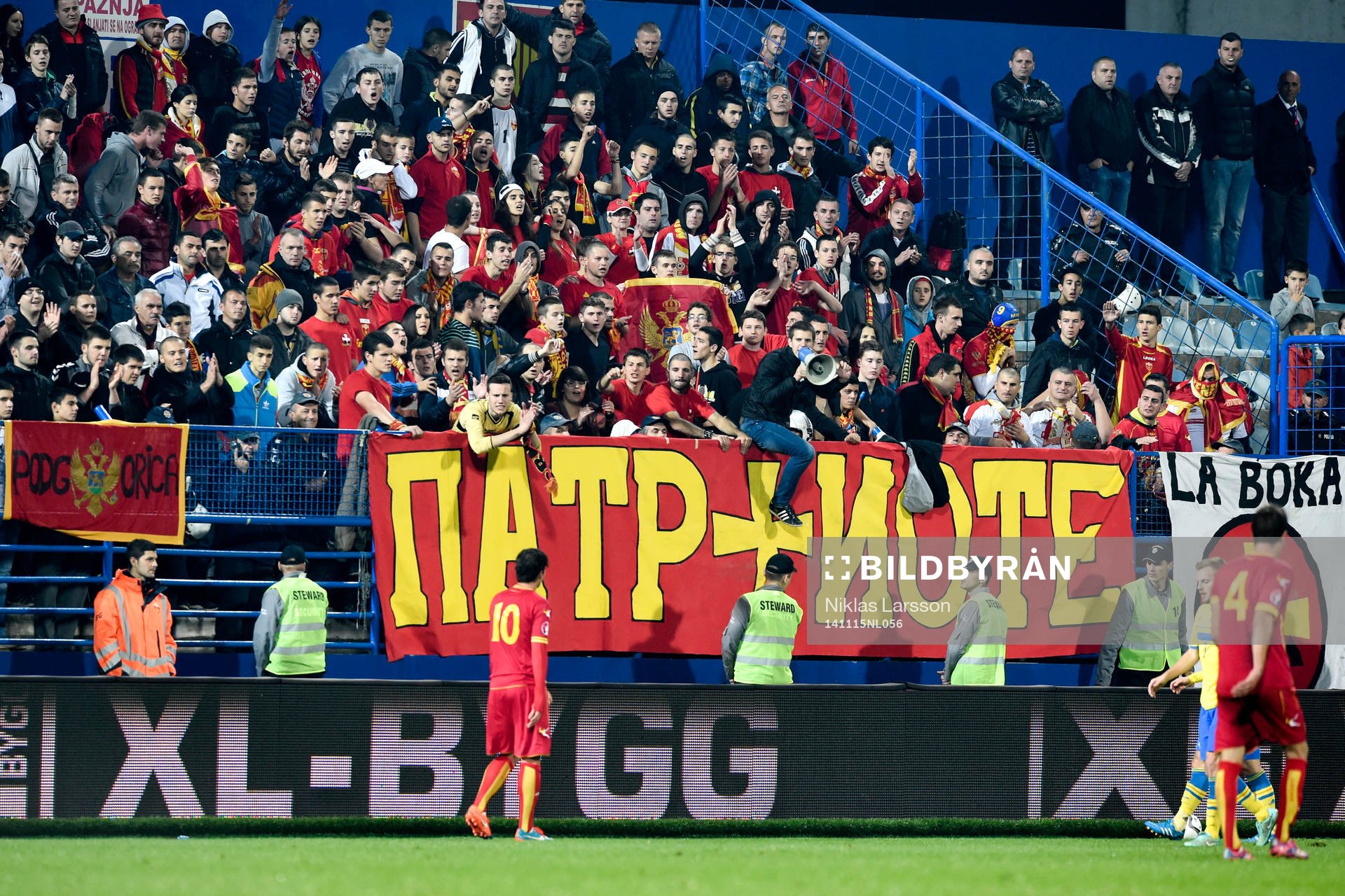 Montenegros fans jublar