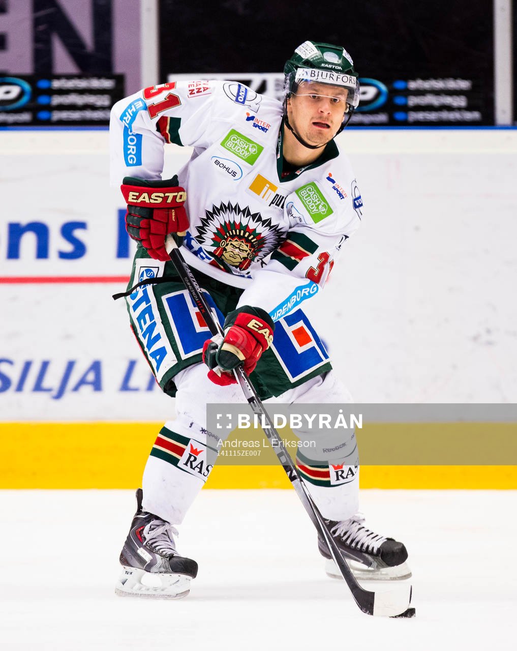 Frölundas Nicklas Lasu med pucken