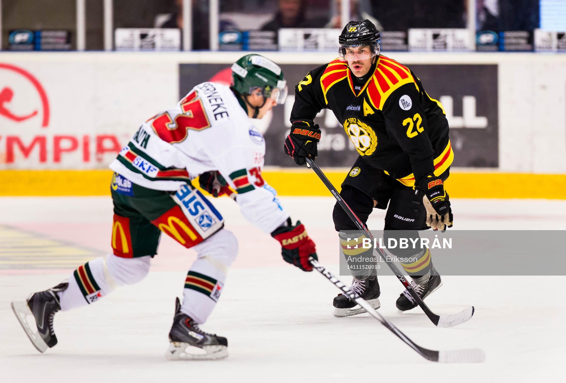 Brynäs Jörgen Sundqvist täcker skott från Frölundas