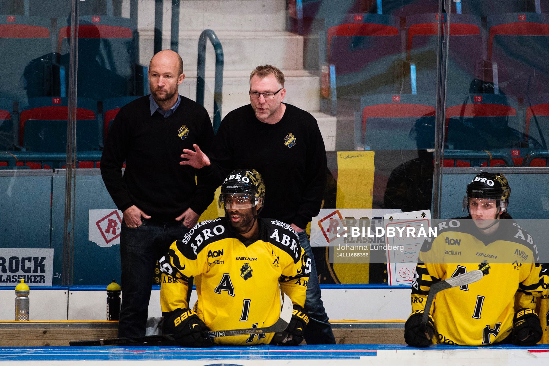 s assisterande tränare Michael Nylander och tränare Peter