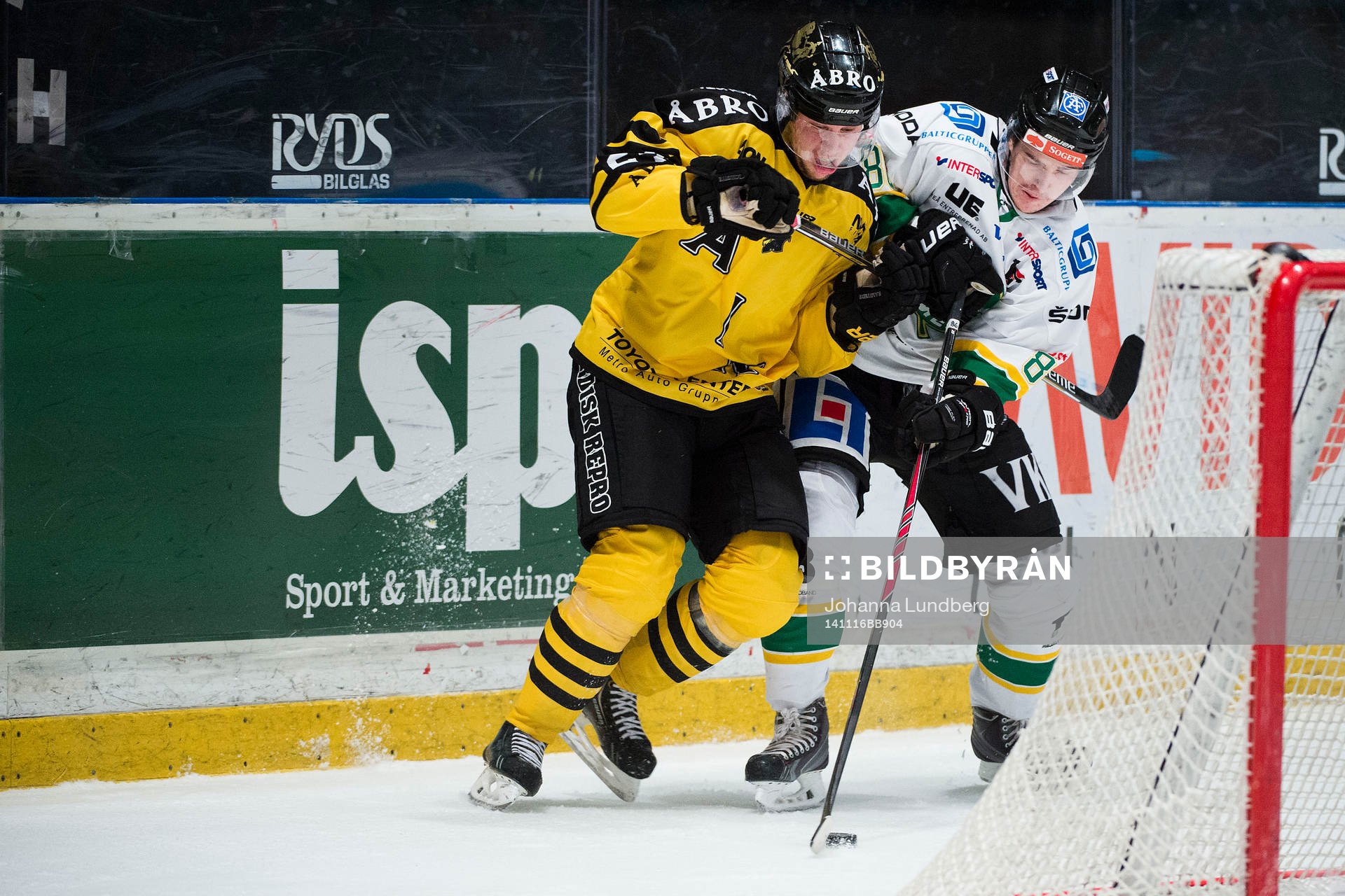 s Johan Andersson och Björklövens Tommy Wargh