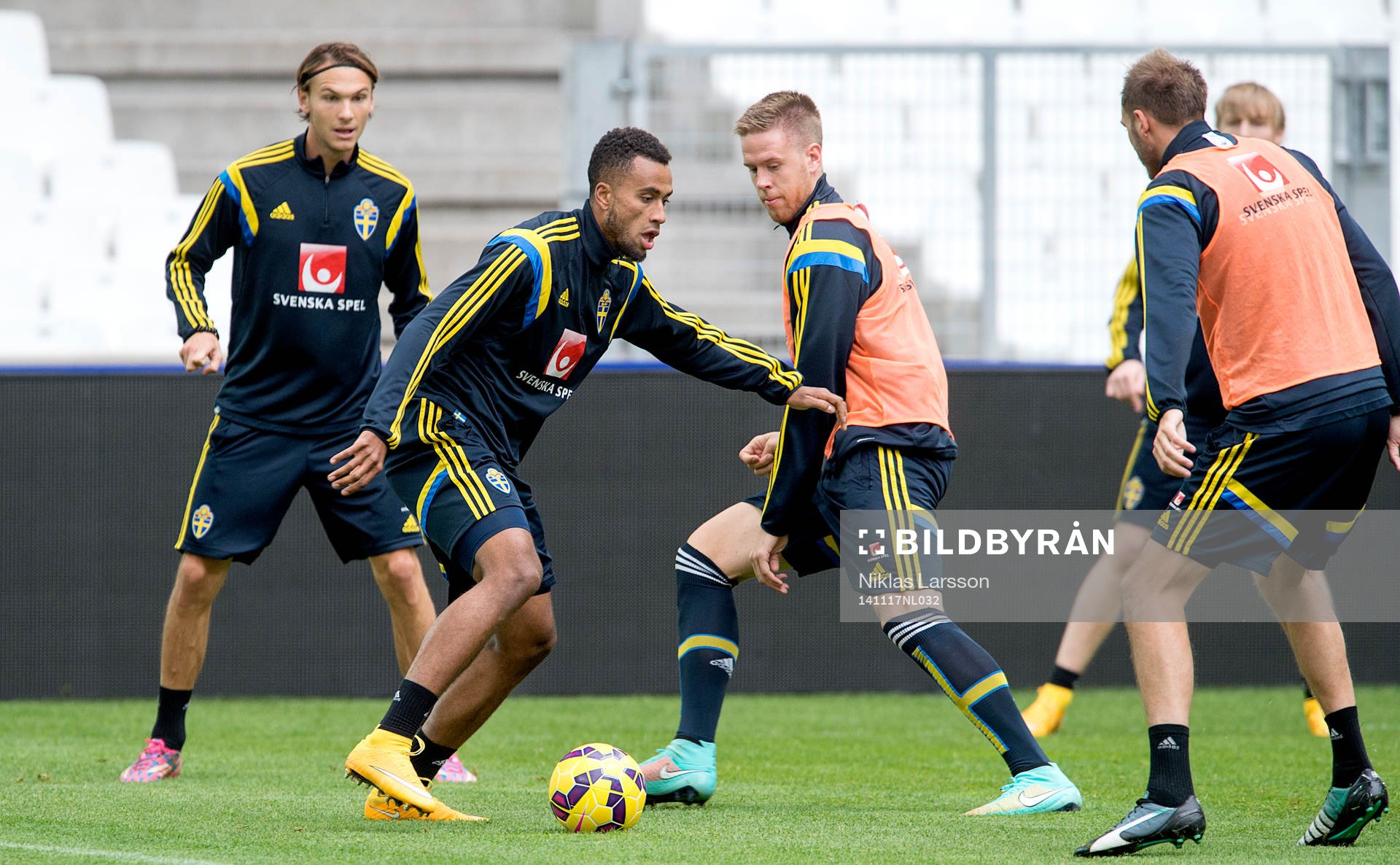 Sveriges Isaac Kiese Thelin och Pontus Jansson och Albin