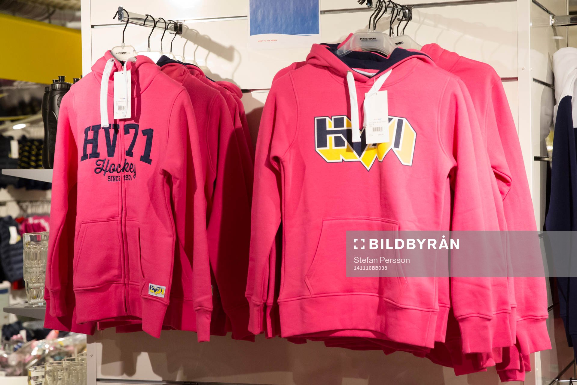 Rosa HV71-tröjor säljs i HV-Shopen