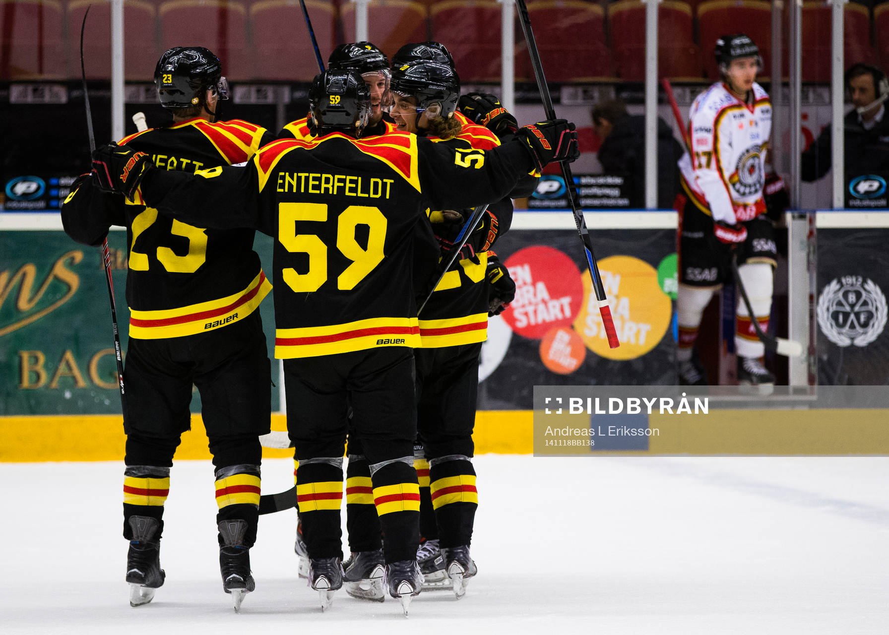 Brynäs Bill Sweatt och Sebastian Enterfeldt jublar