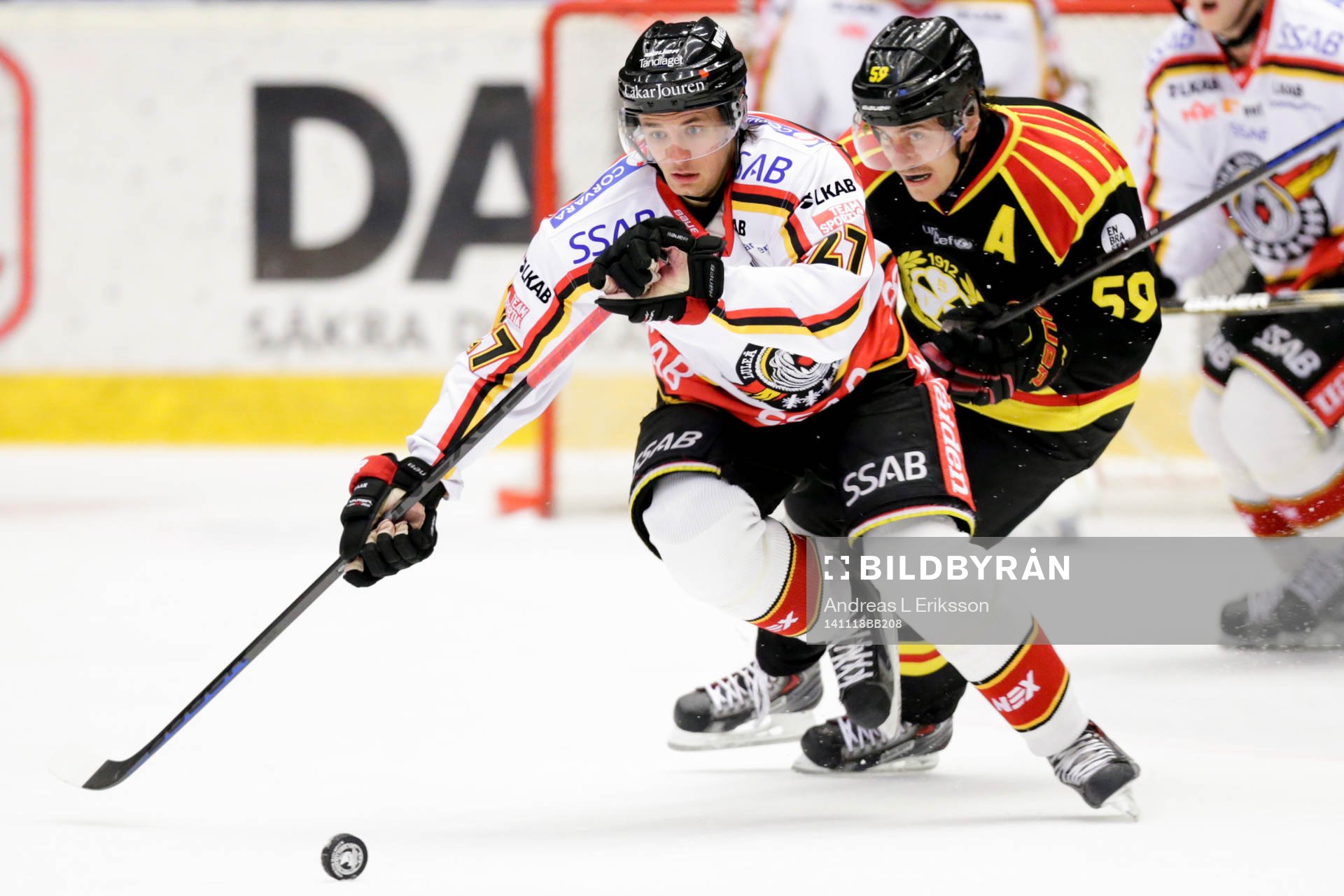 Luleås Daniel Zaar jagas av Brynäs Sebastian Enterfeldt
