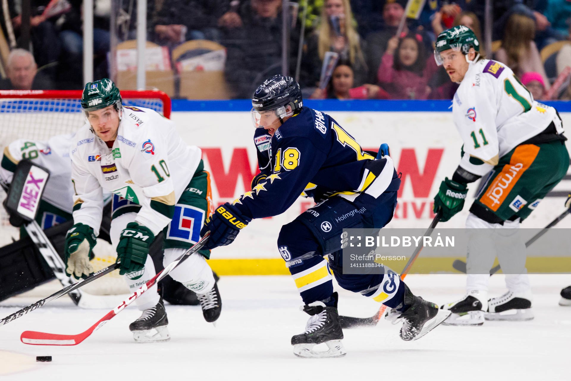 s Kevin Fiala. Färjestads Anssi Salmela (h)