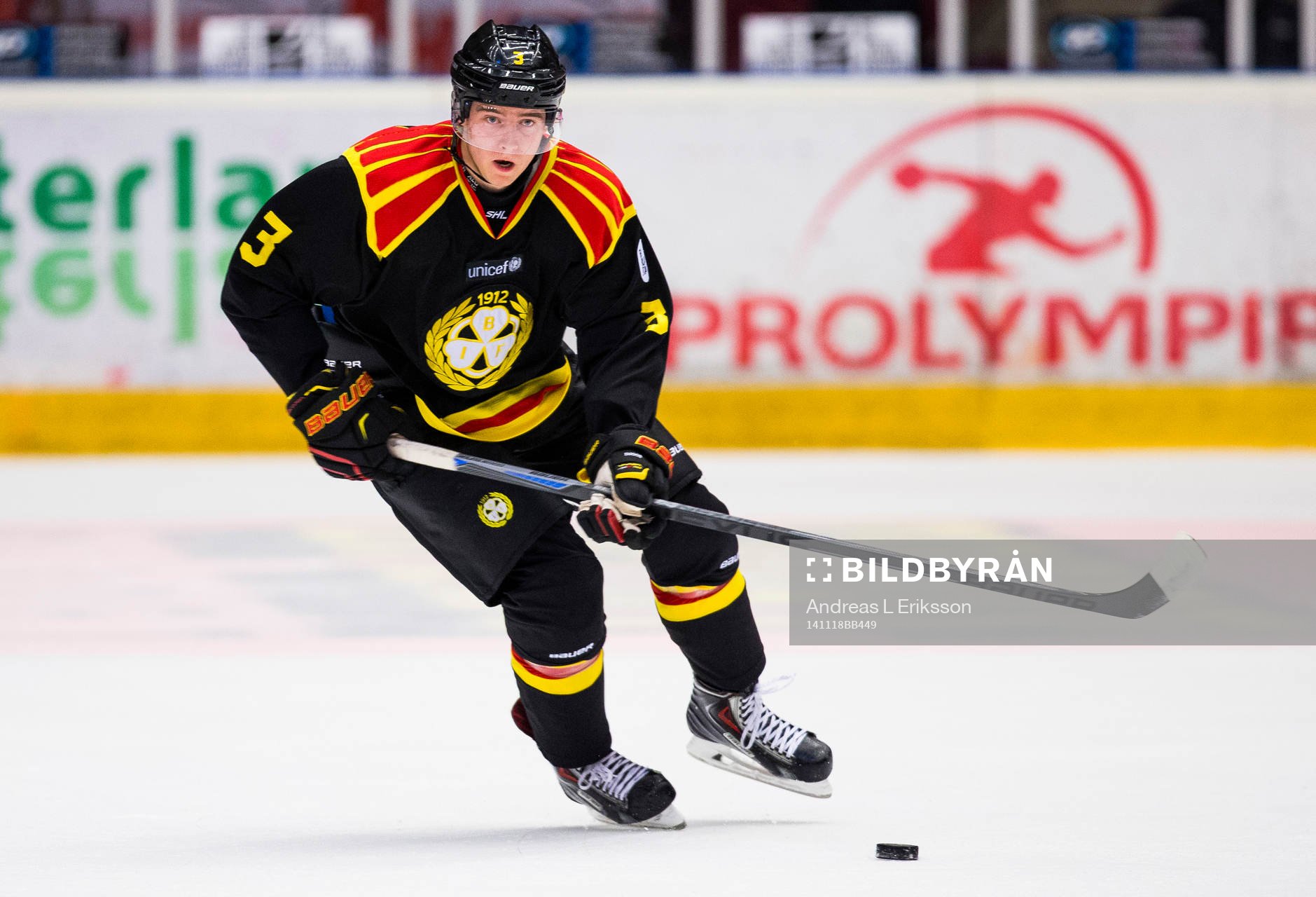 Brynäs Christian Djoos med pucken