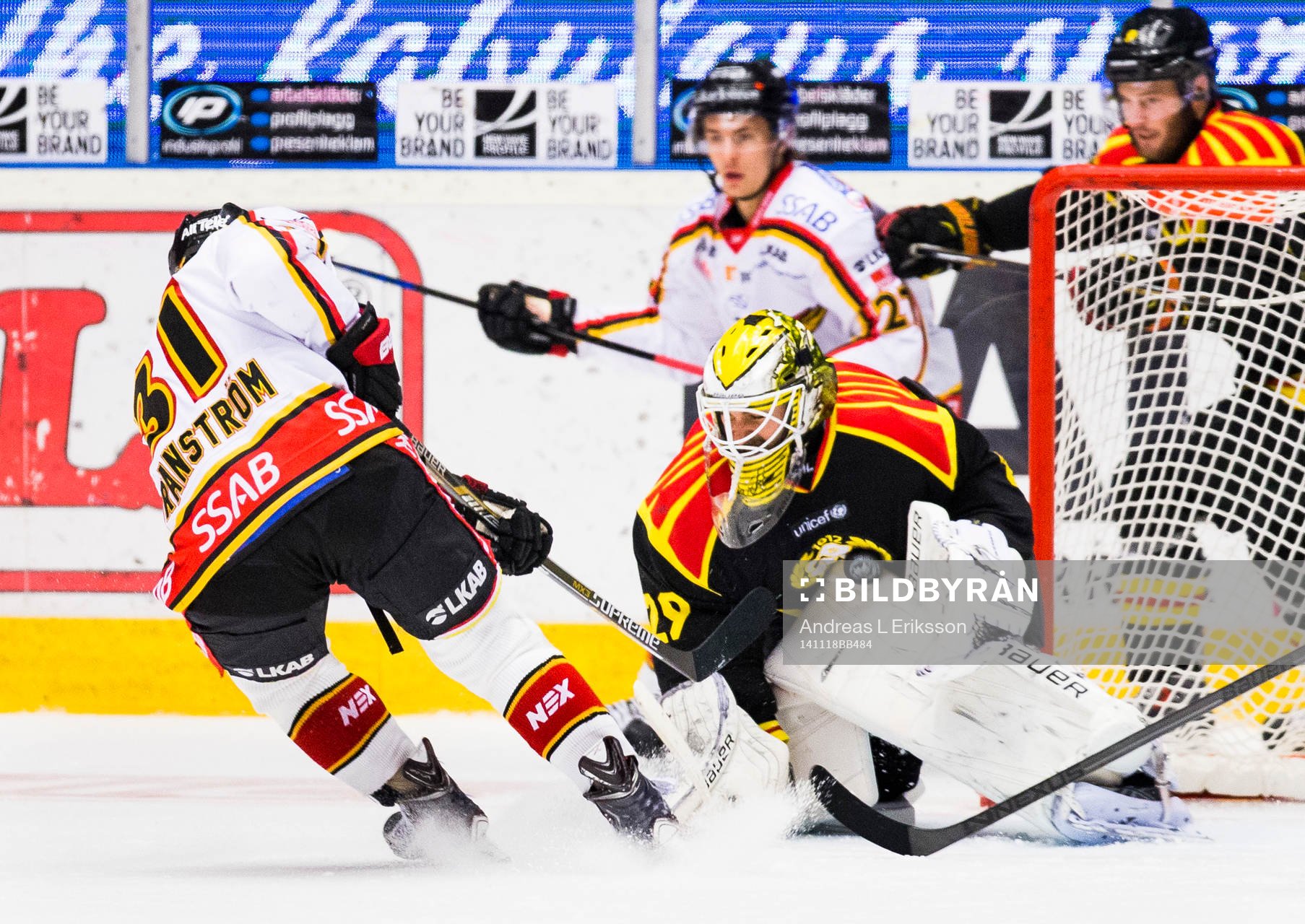 Luleås Jonathan Granström med målchans på Brynäs