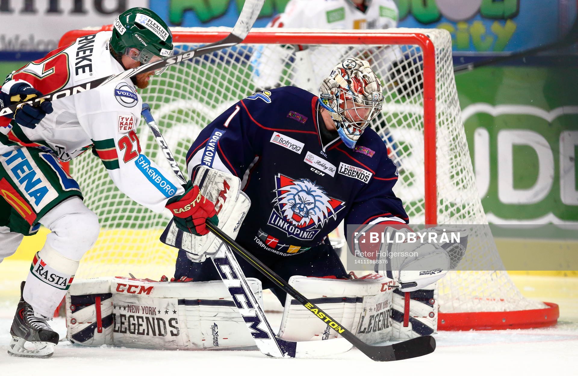 Frölundas Robin Figren och Linköping målvakt Marcus