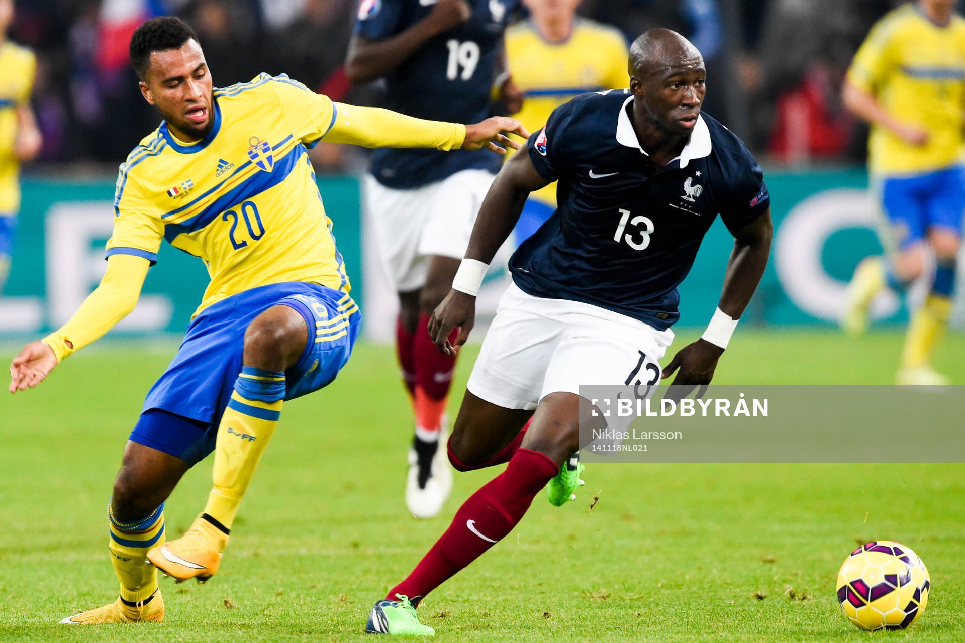 Sveriges Isaac Kiese Thelin och Frankrikes Paul Pogba