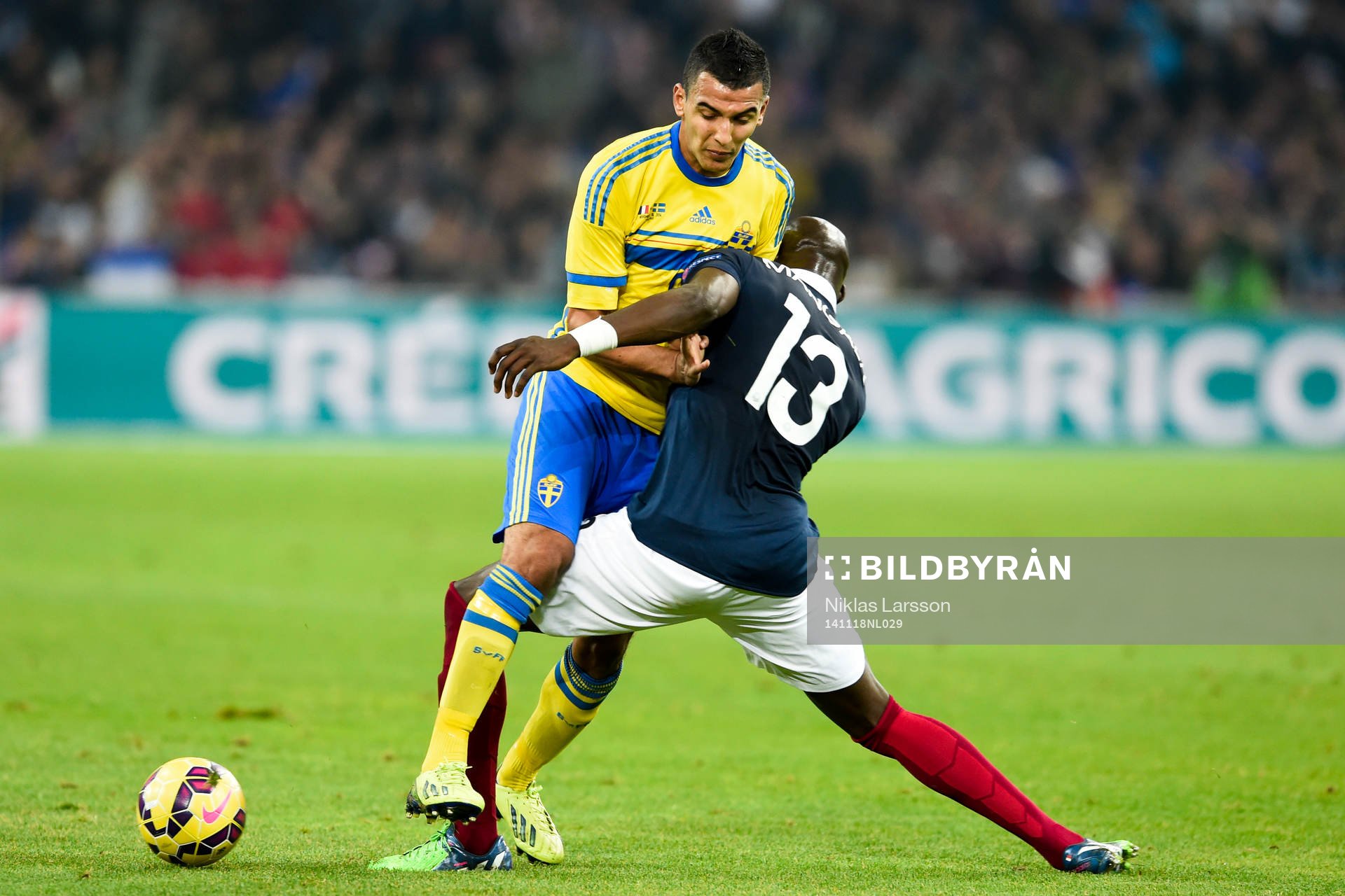 Sveriges Nabil Bahoui och Frankrikes Elaquim Mangala