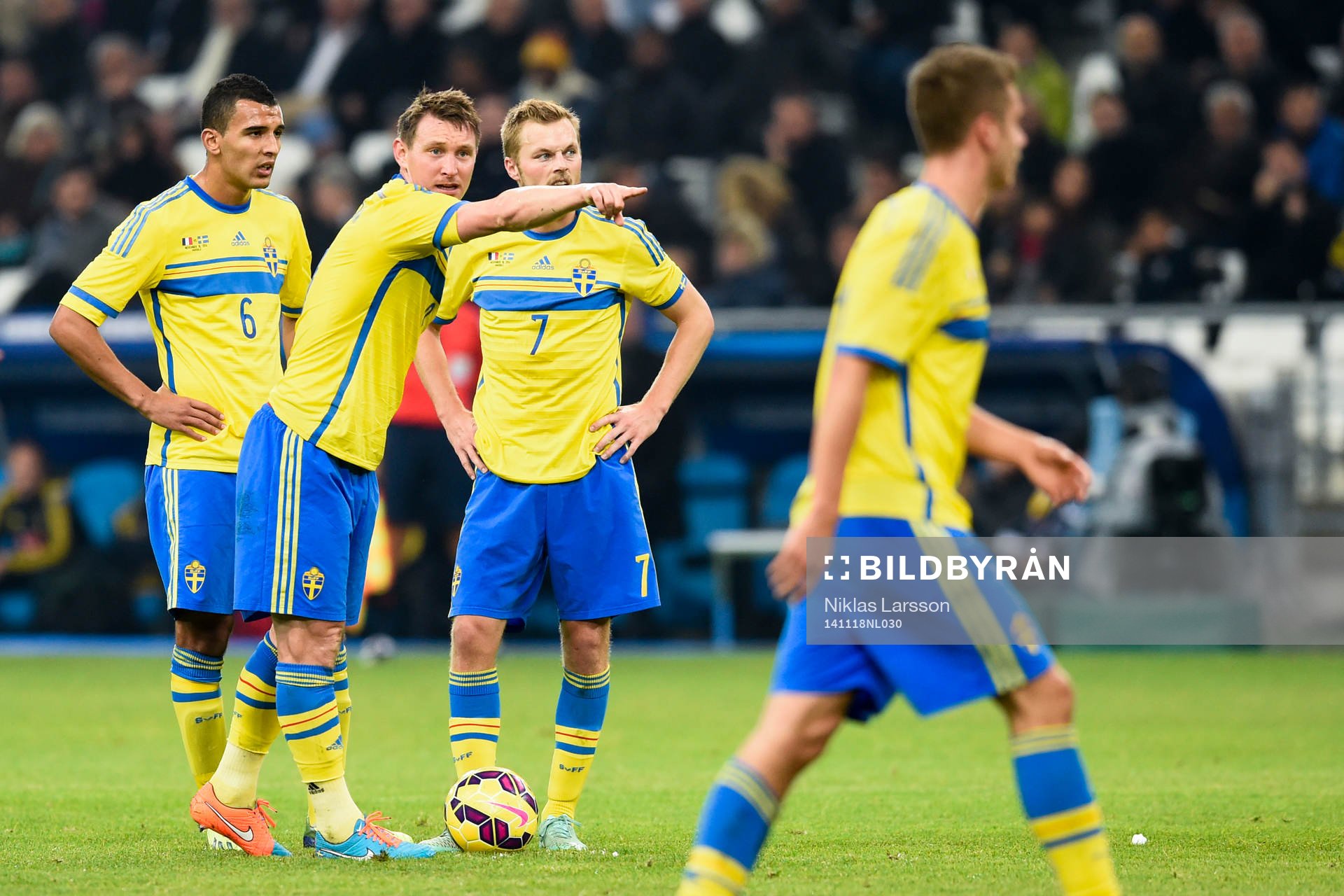 Sveriges Kim Källström, Nabil Bahoui och Sebastian Larsson
