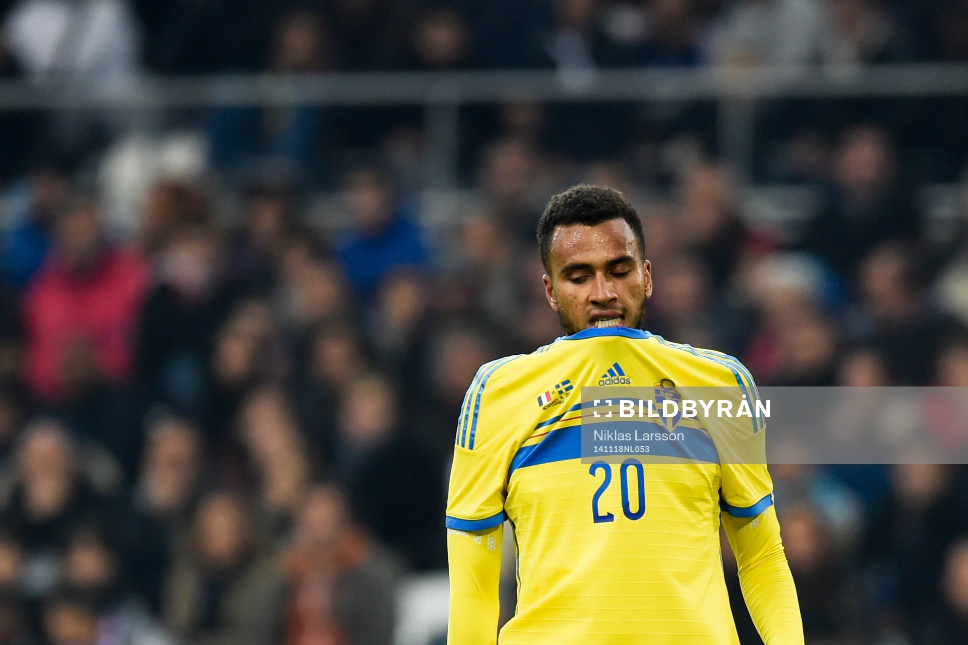 Sveriges Isaac Kiese Thelin deppar