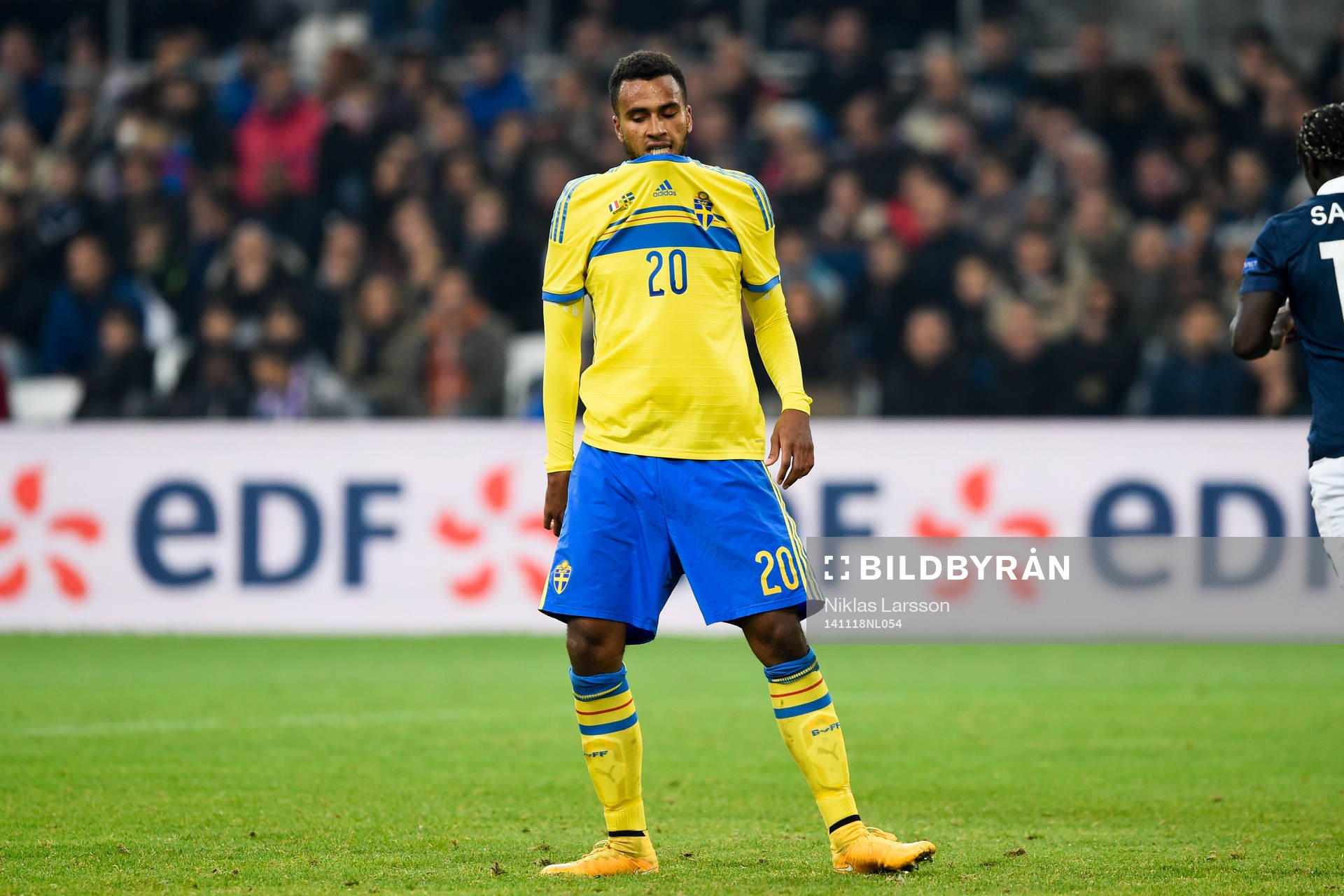 Sveriges Isaac Kiese Thelin deppar