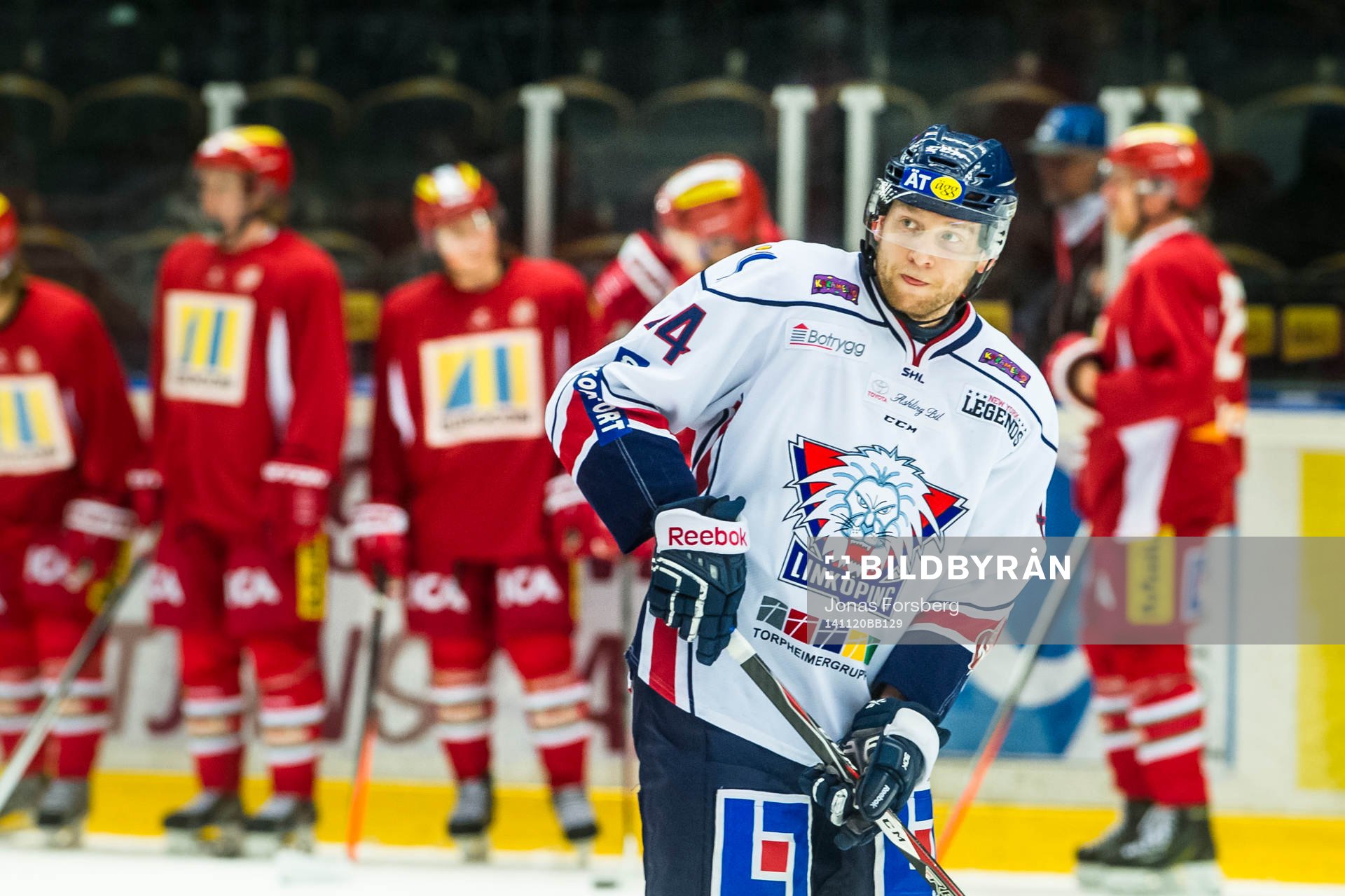 Linköpings Mark Matheson värmer upp